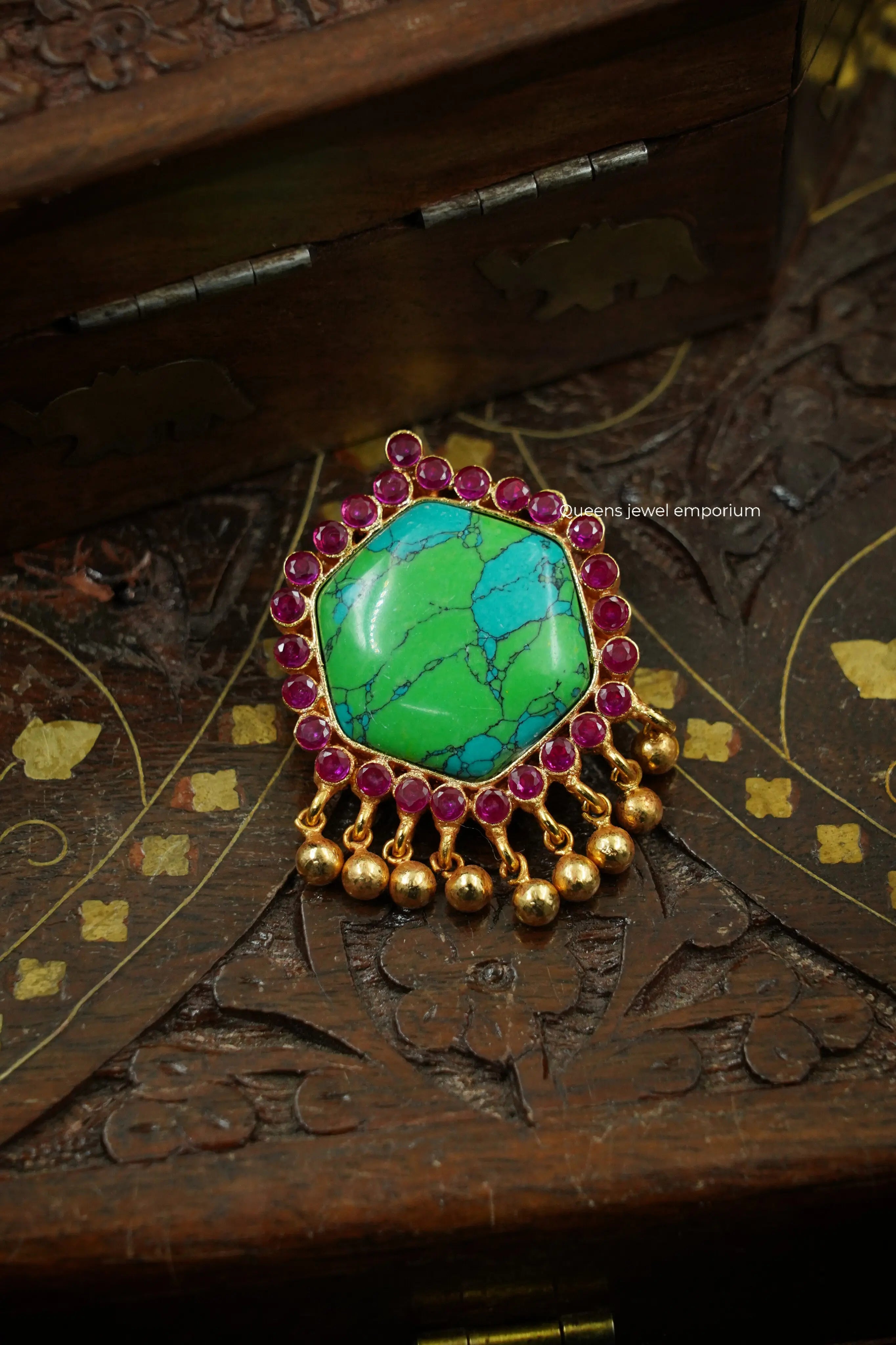 Naynika Pendant Queens_collections_add