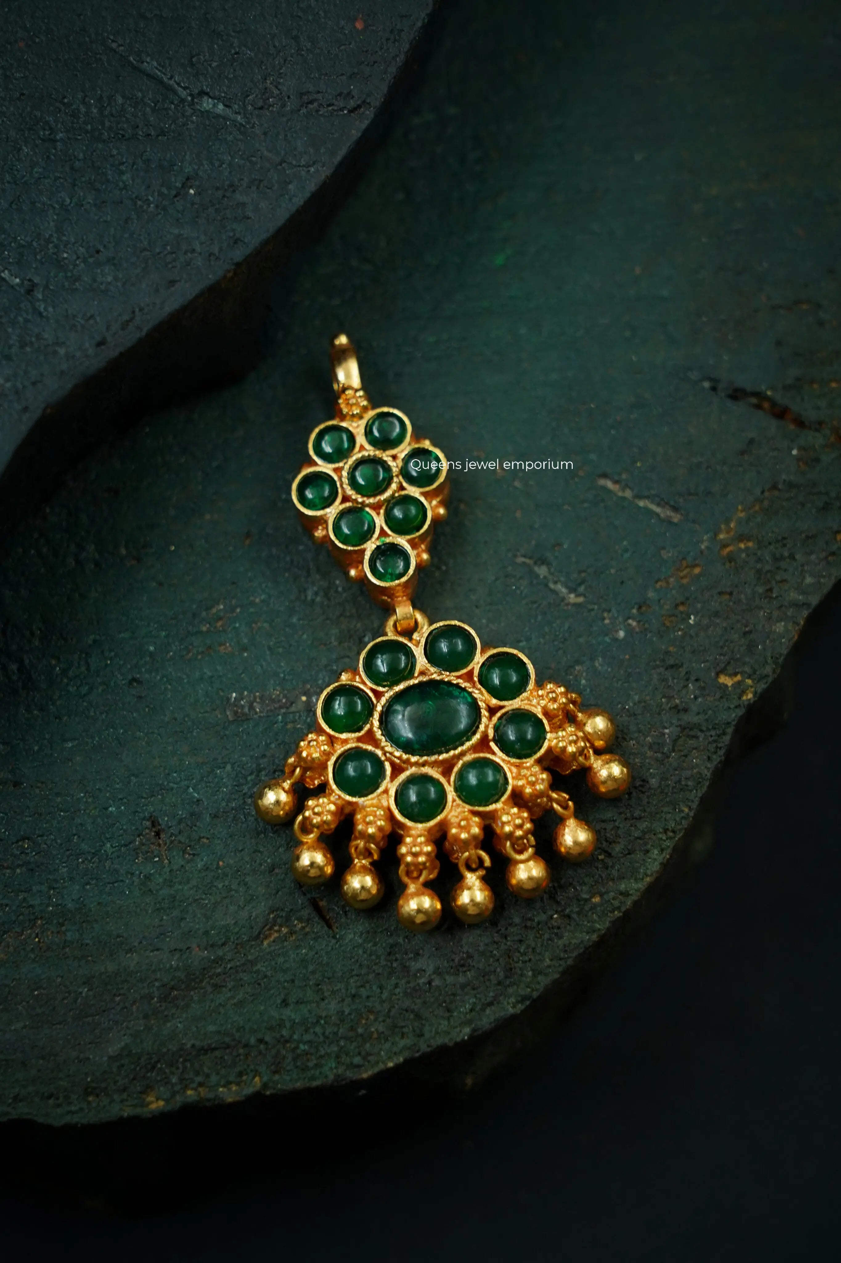 Oviya Pathakam pendant - Queens Jewel Emporium