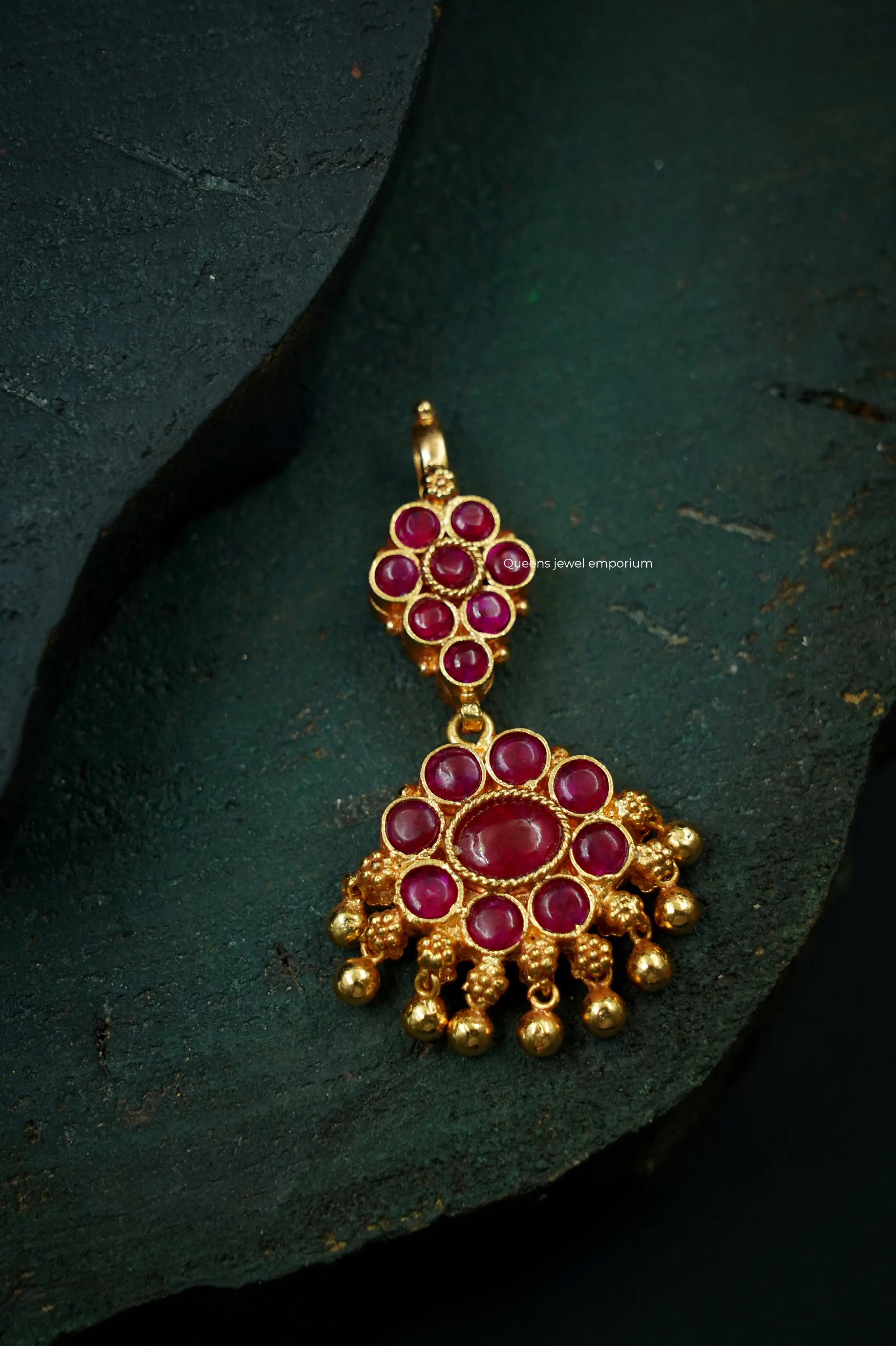 Oviya Pathakam pendant - Queens Jewel Emporium
