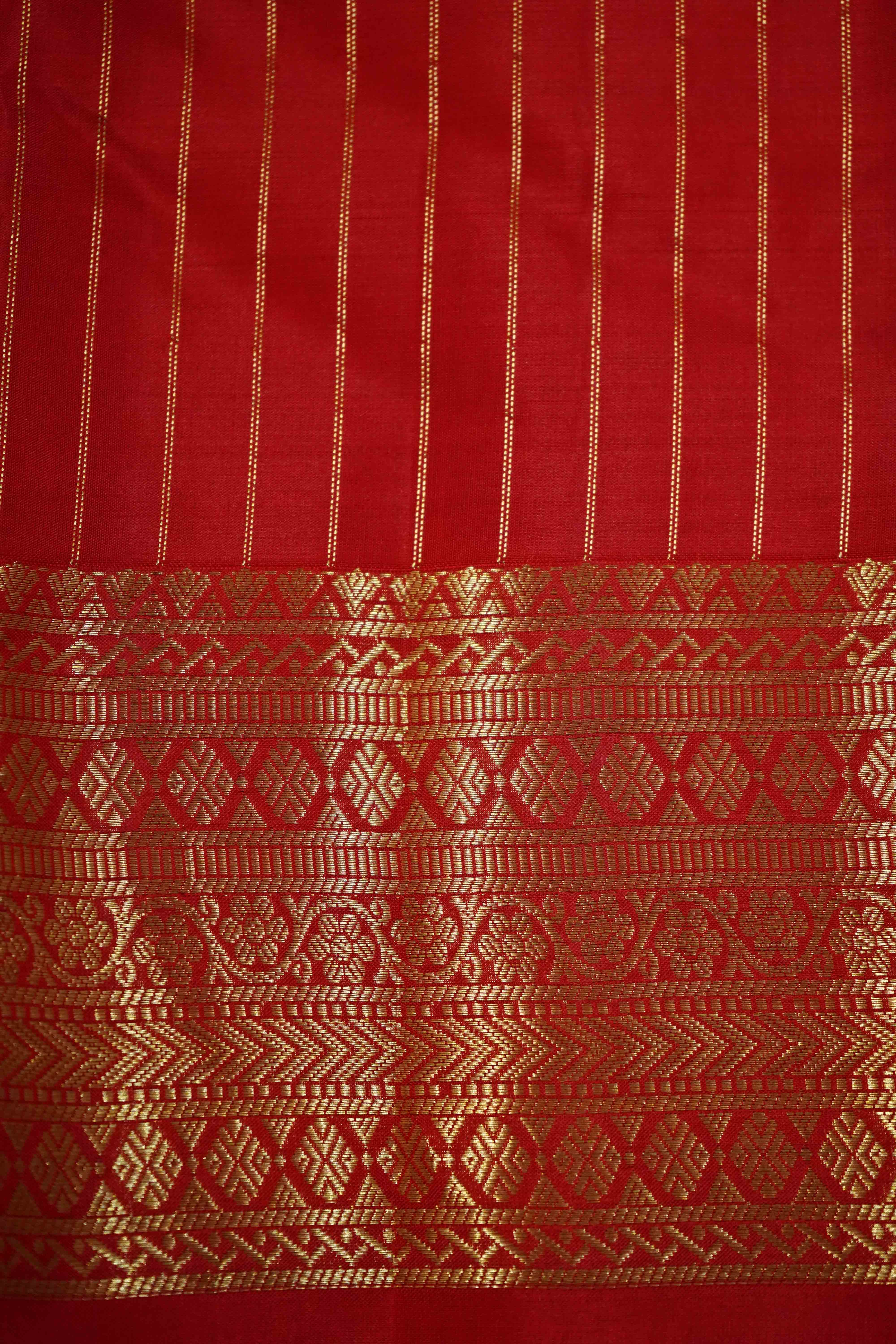 RED DAISY KANCHIVARAM SILK SAREE - Queens Jewel Emporium