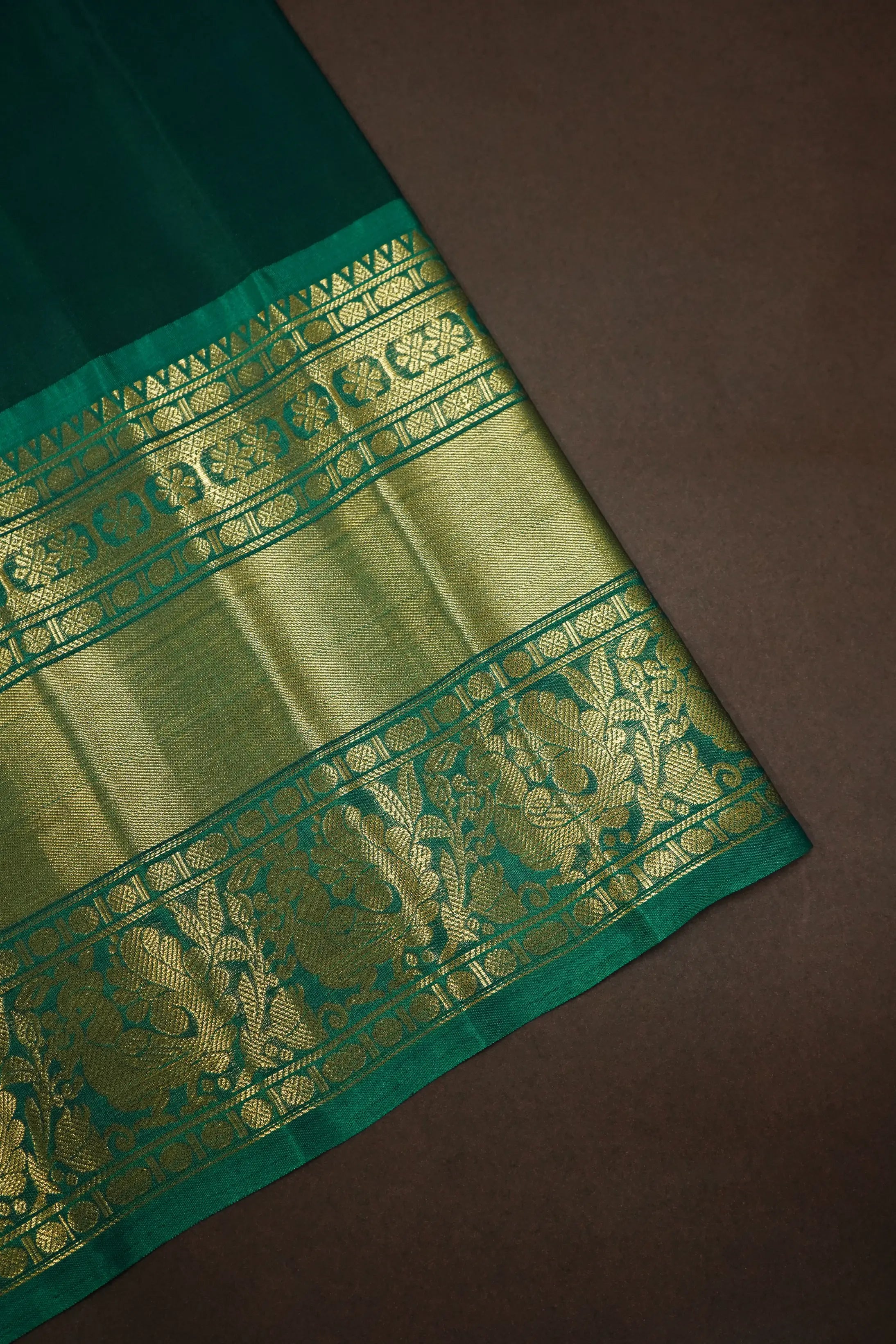 SHUTTLE GREY WITH MINERAL GREEN  MANGALGIRI  GADWAL SAREE - Queens Jewel Emporium