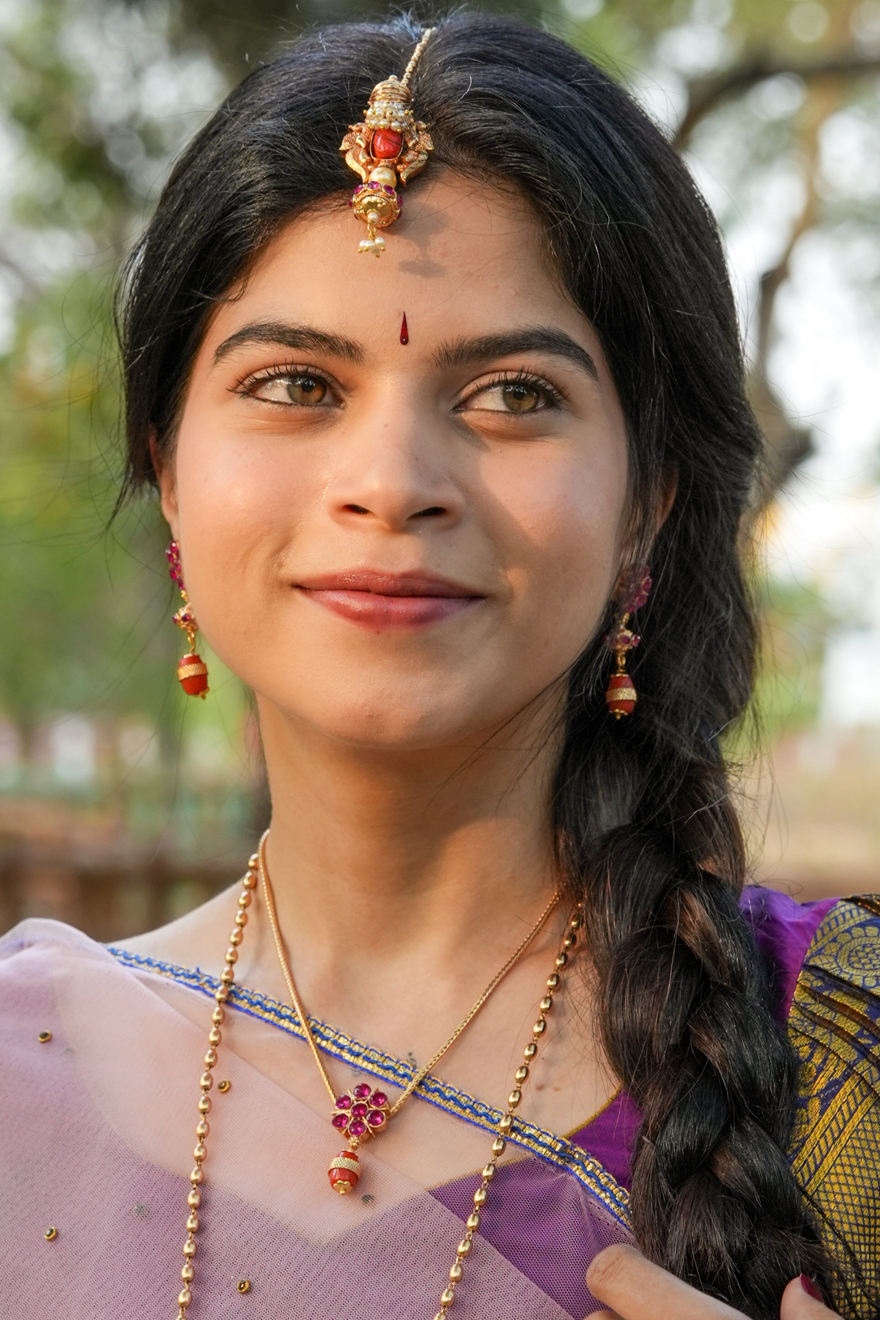 Ezhil Minimal Necklace