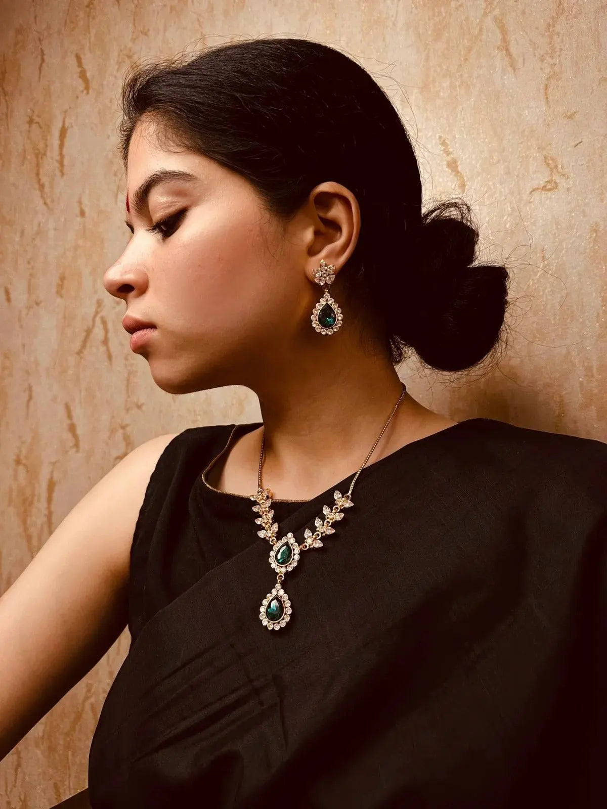VANATHIDEVI NECKLACE AND EARRINGS - Queens Jewel Emporium