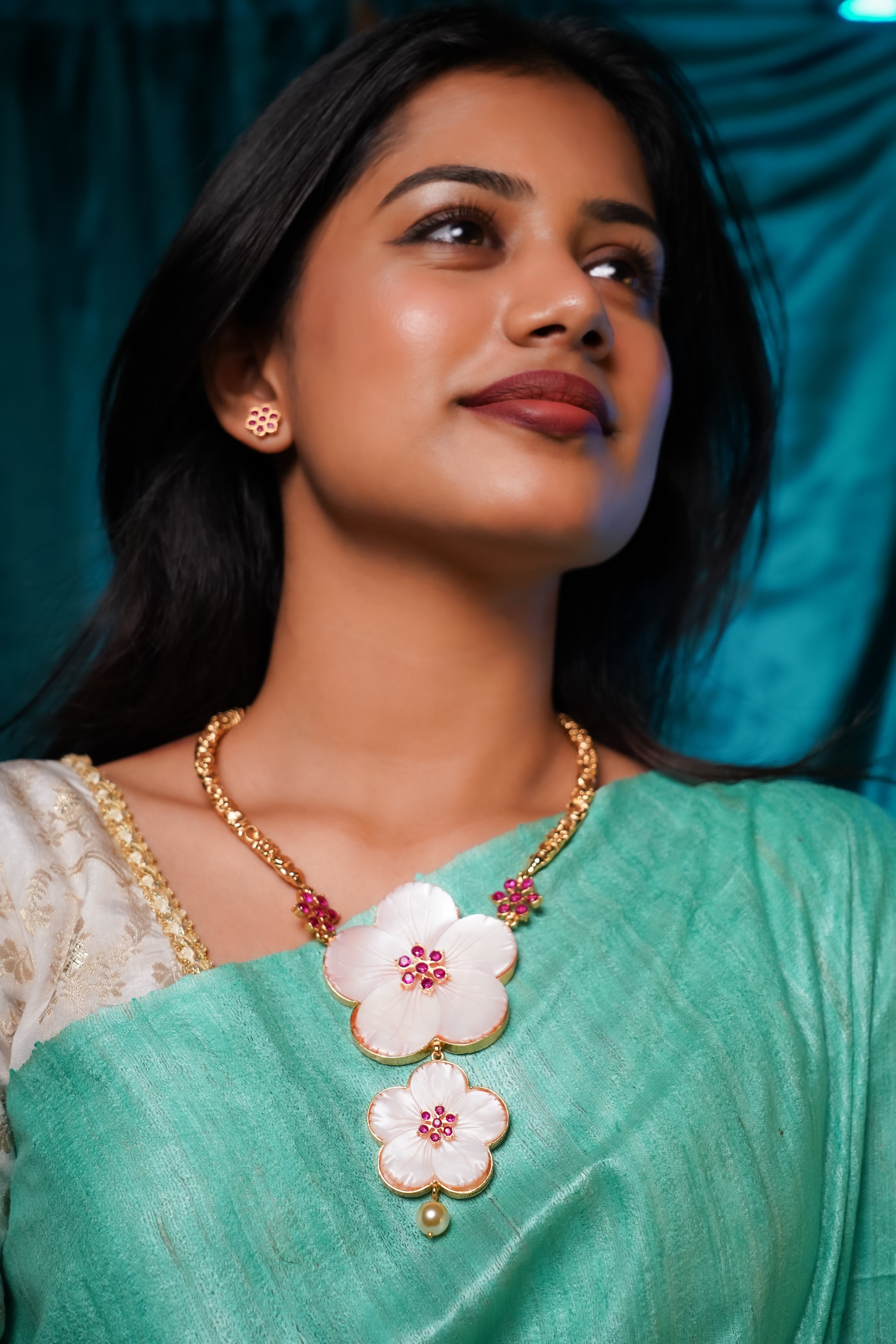 Moti Pushpa Floral Necklace
