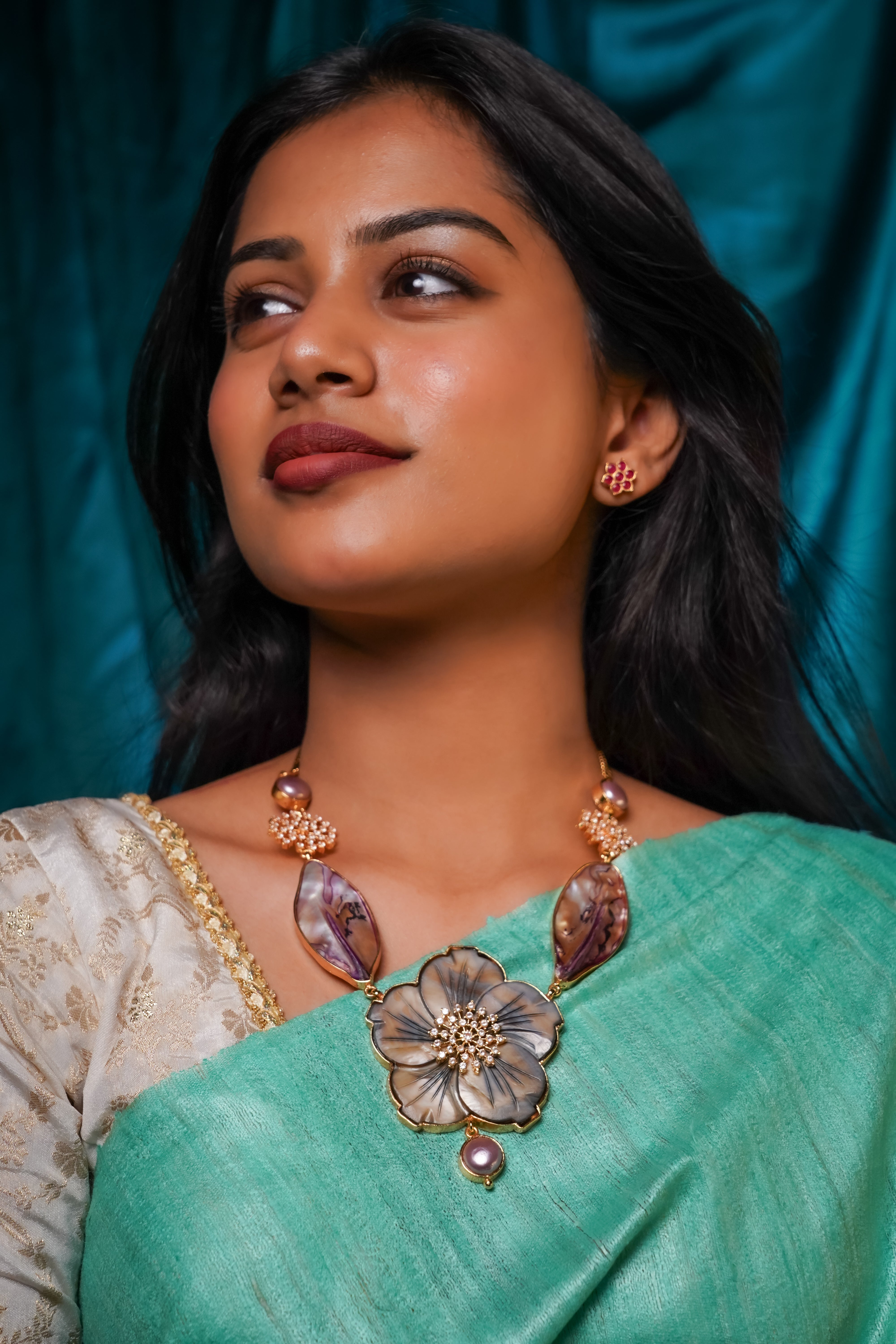 Anara Floral Necklace