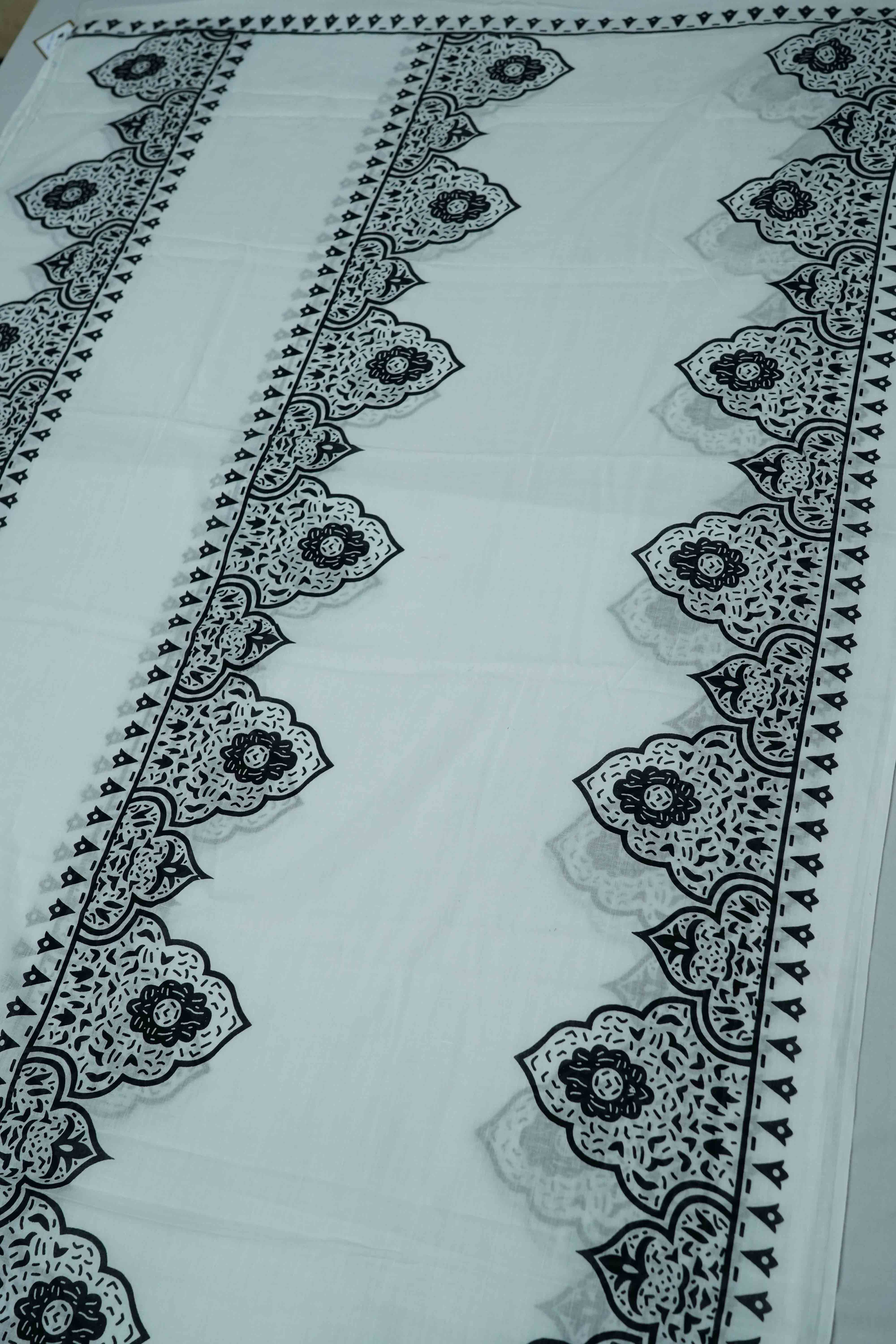 WHITE MULMUL COTTON SAREE  1 - Queens Jewel Emporium