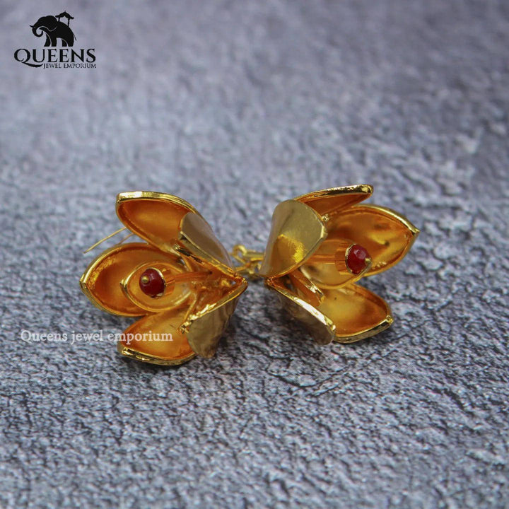 MANORANJITHAM FLOWER PIN - Queens Jewel Emporium