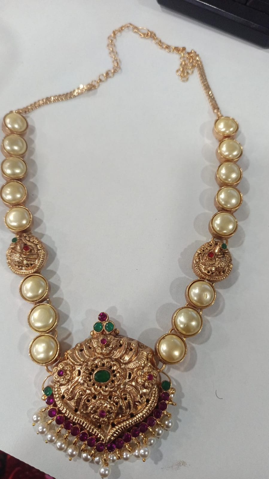 Floral pearl necklace