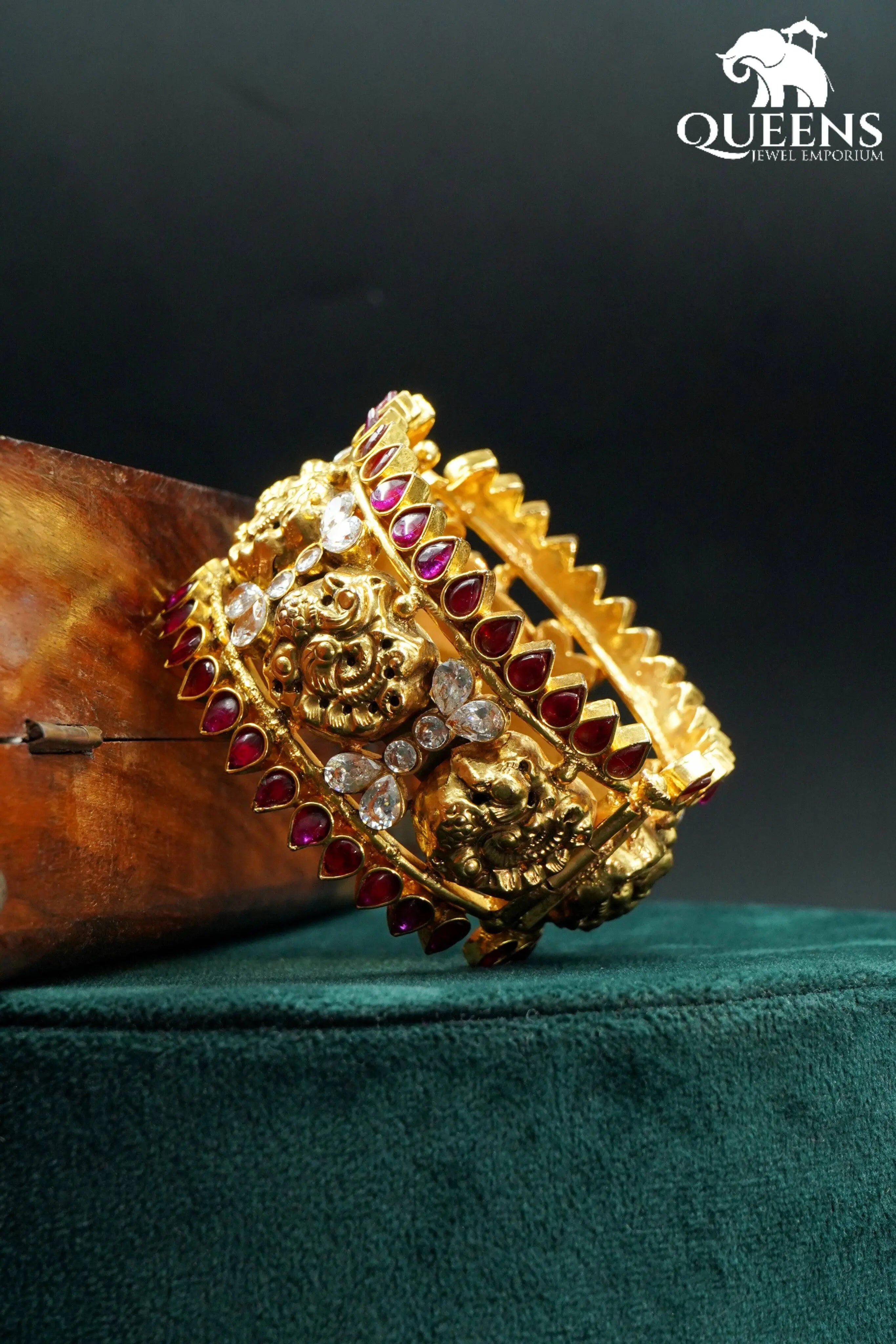 YUVARANI LOOK - Queens Jewel Emporium