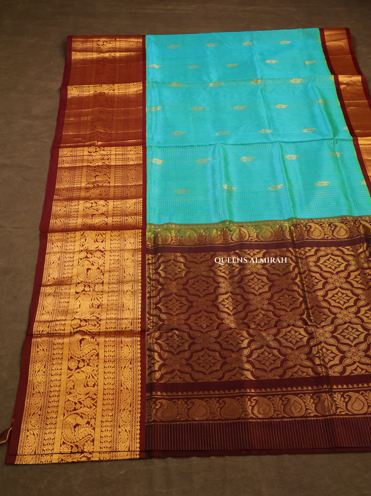 Rich traditional pallu design