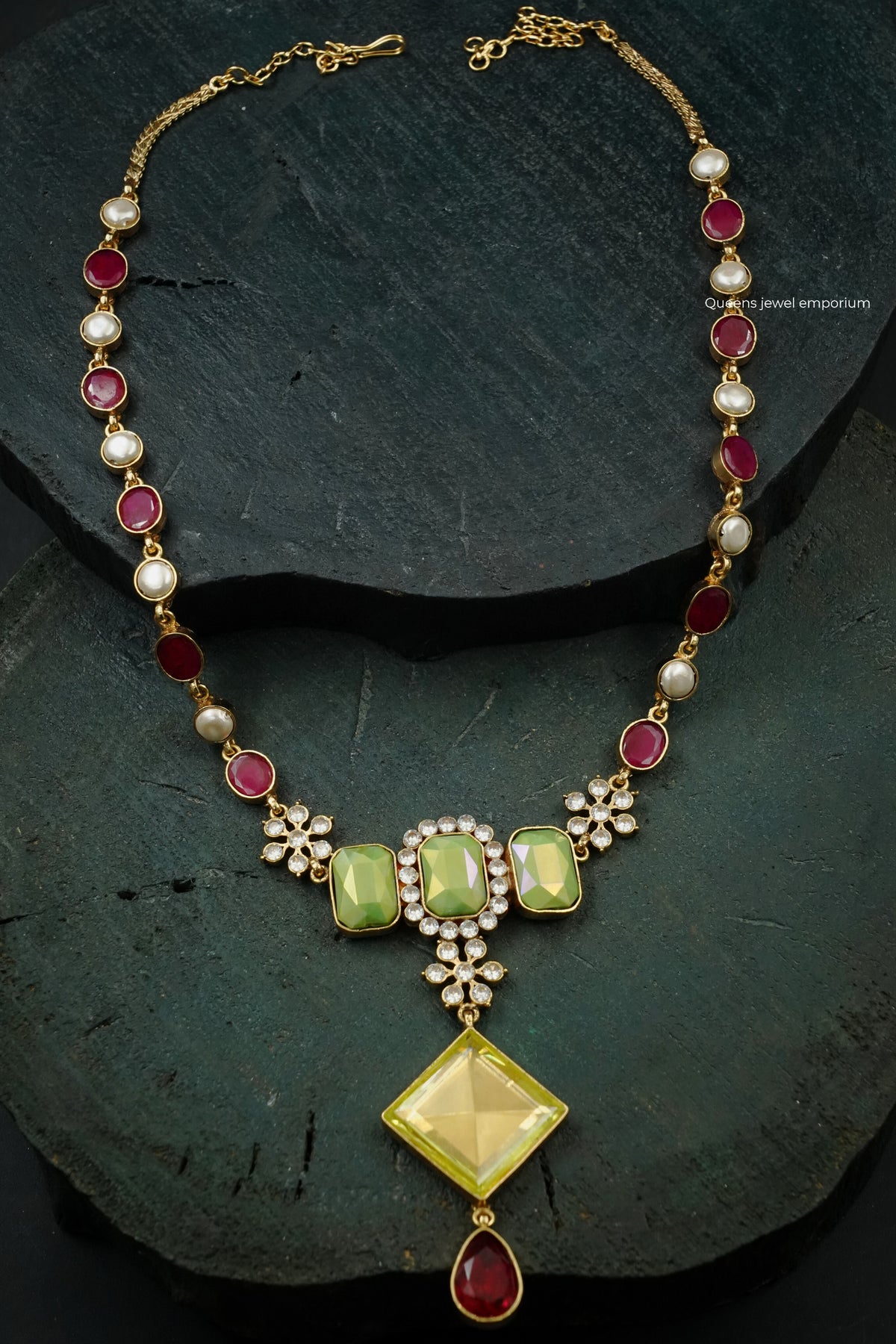 Diamond shaped pendant with pearls haram-Green cut stone haram