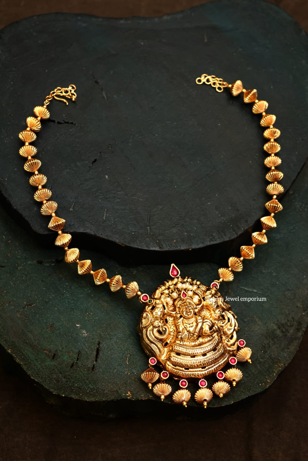 Nagas lakshmi karai gundu-Karai gundu hanging haram