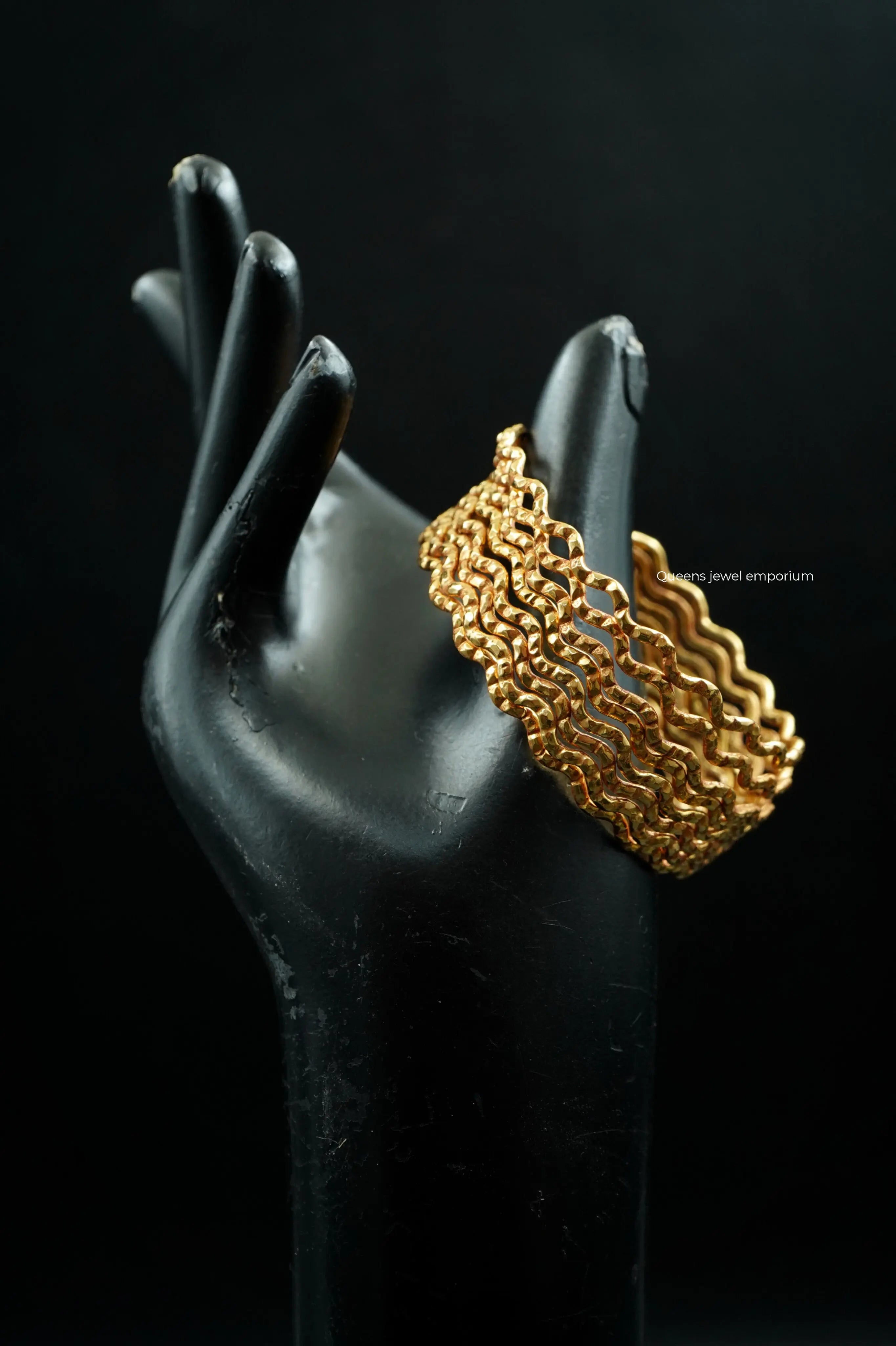 Elegant daily wear bangles-Classic plain gold bangle