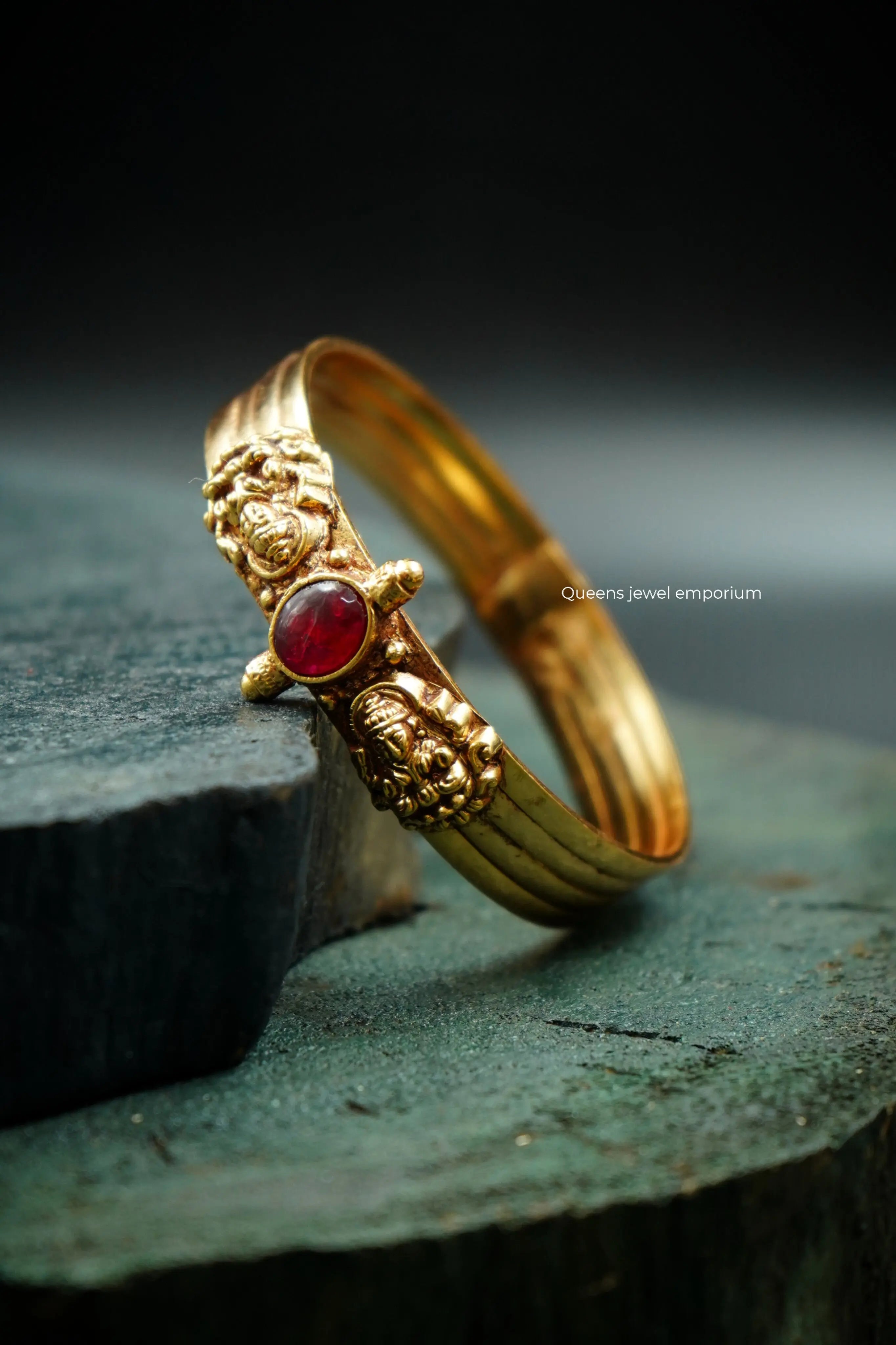 Lakshmi motif kemp kada-Grand lakshmi motif bangle