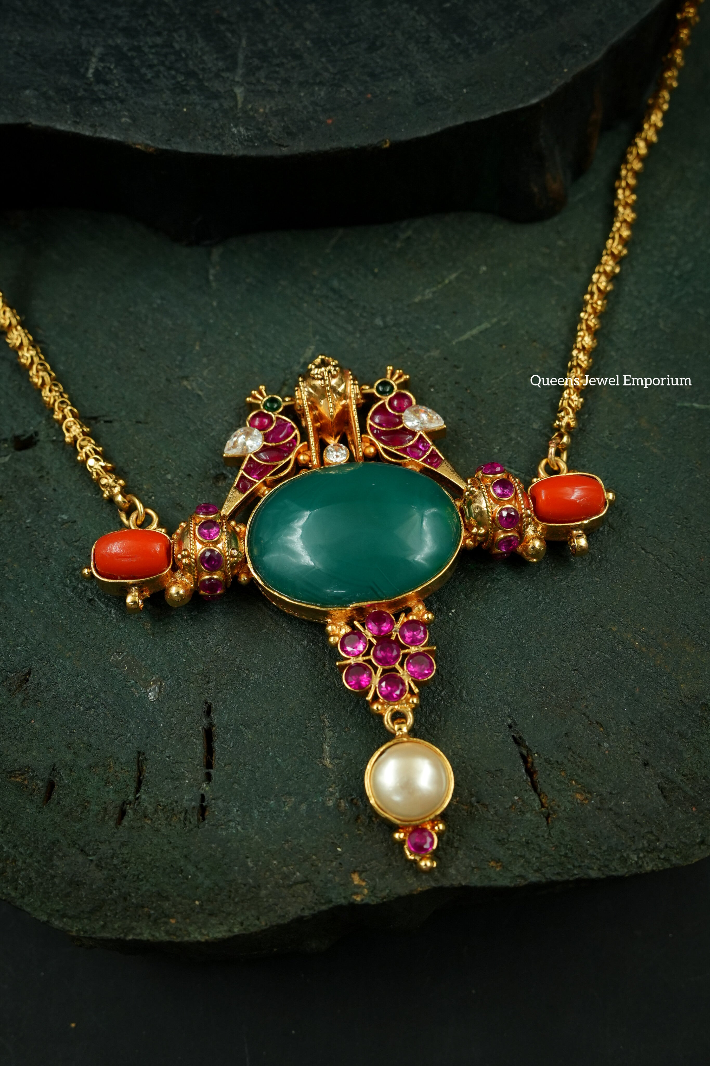 Karai kundu motif pendant-Green onyx stone jewellery 