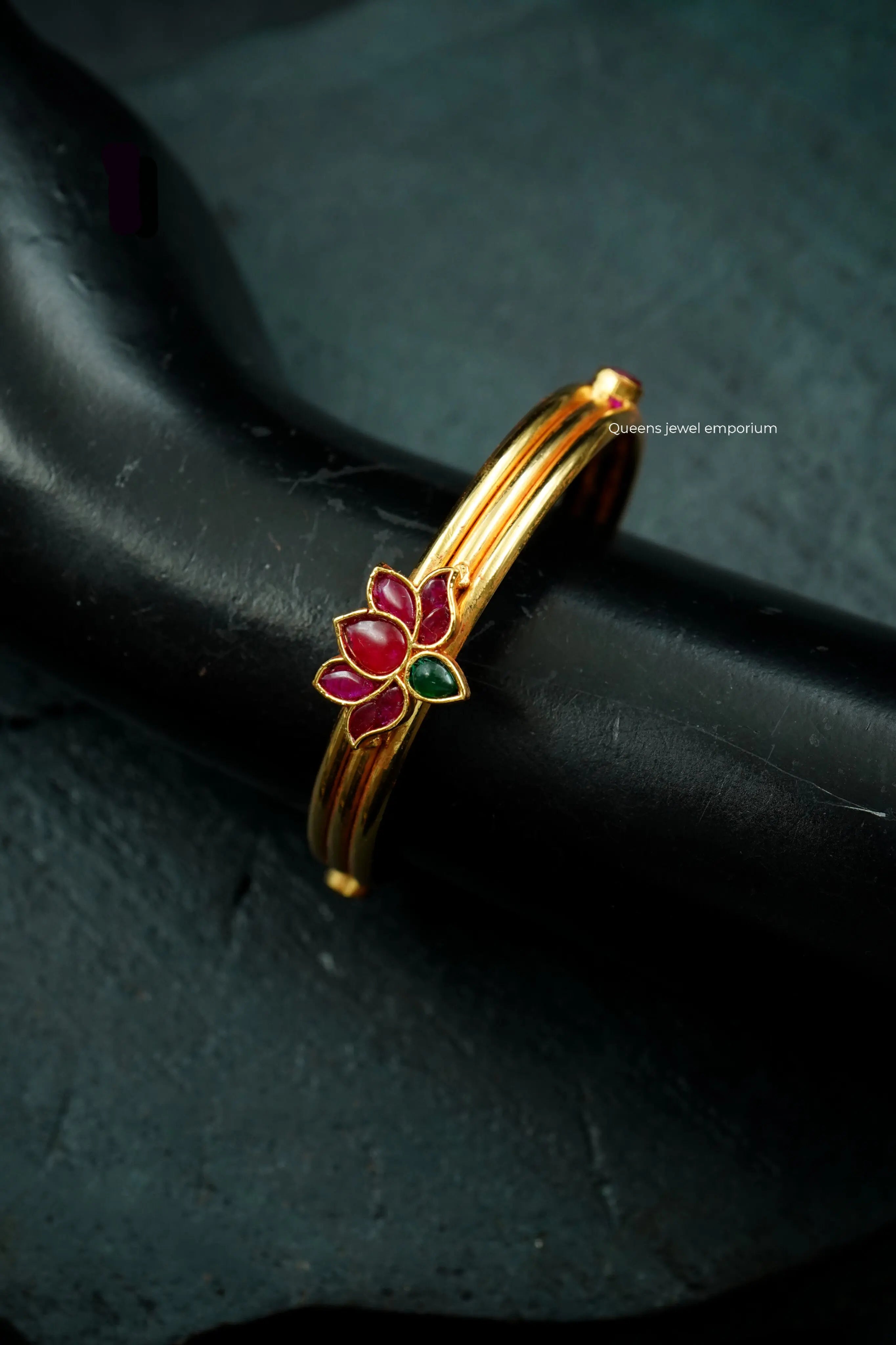 Handmade kemp kada-Lotus motif bangle