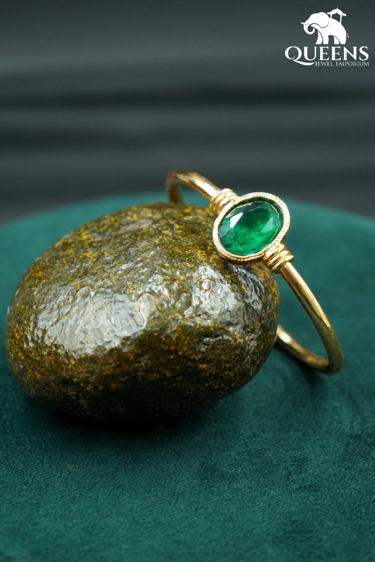 Oval green zircon stone-Sleek plain zircon kada