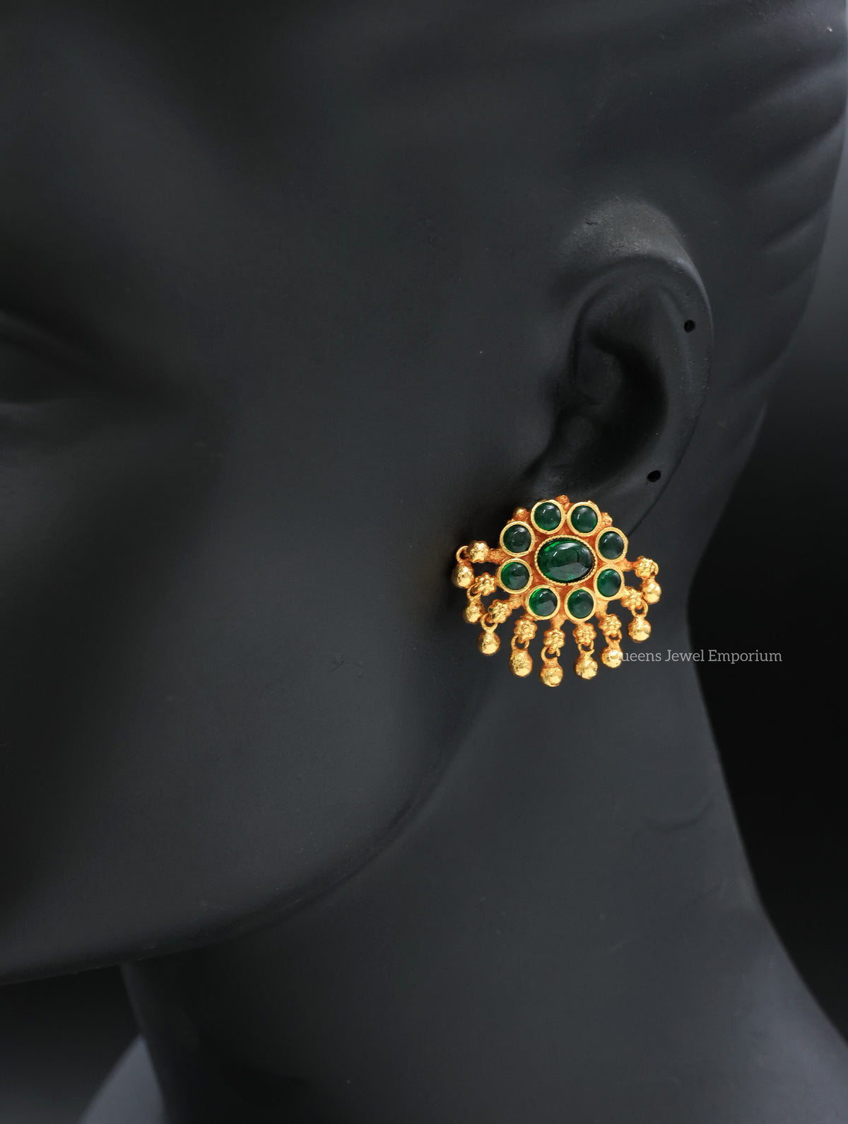 Grand stud with green stones-Green kemp stone studs