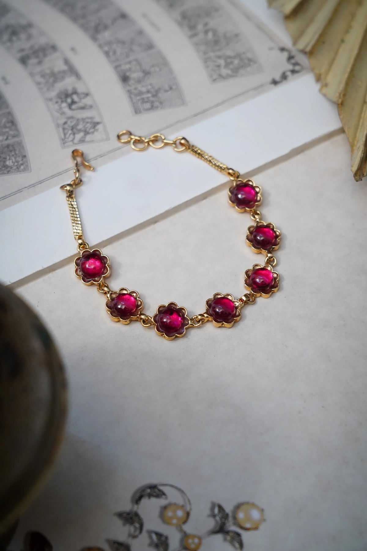 Floral chain style bracelet-Kemp stone floral chain