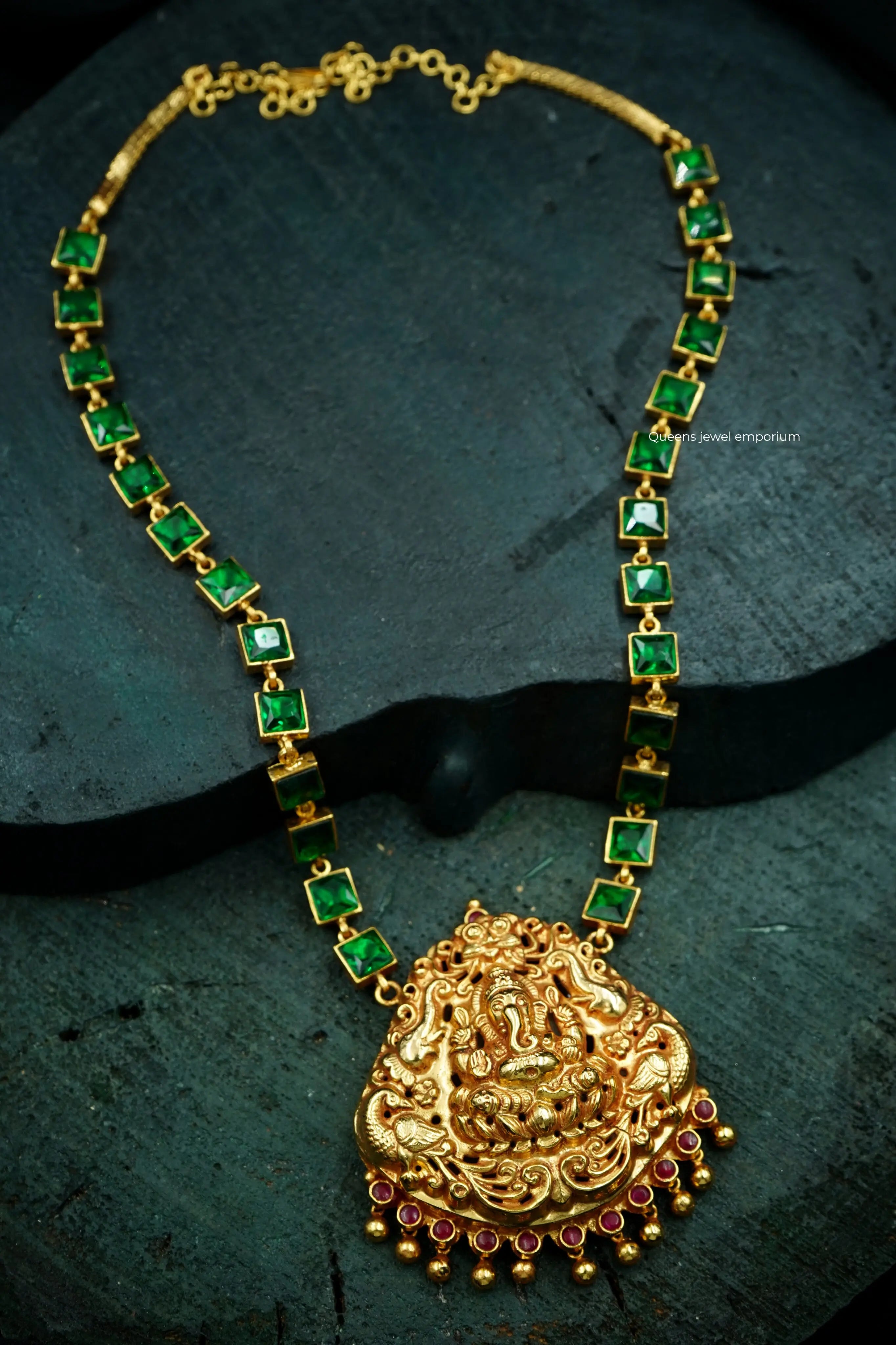Vinayagar pendant-Green color stone