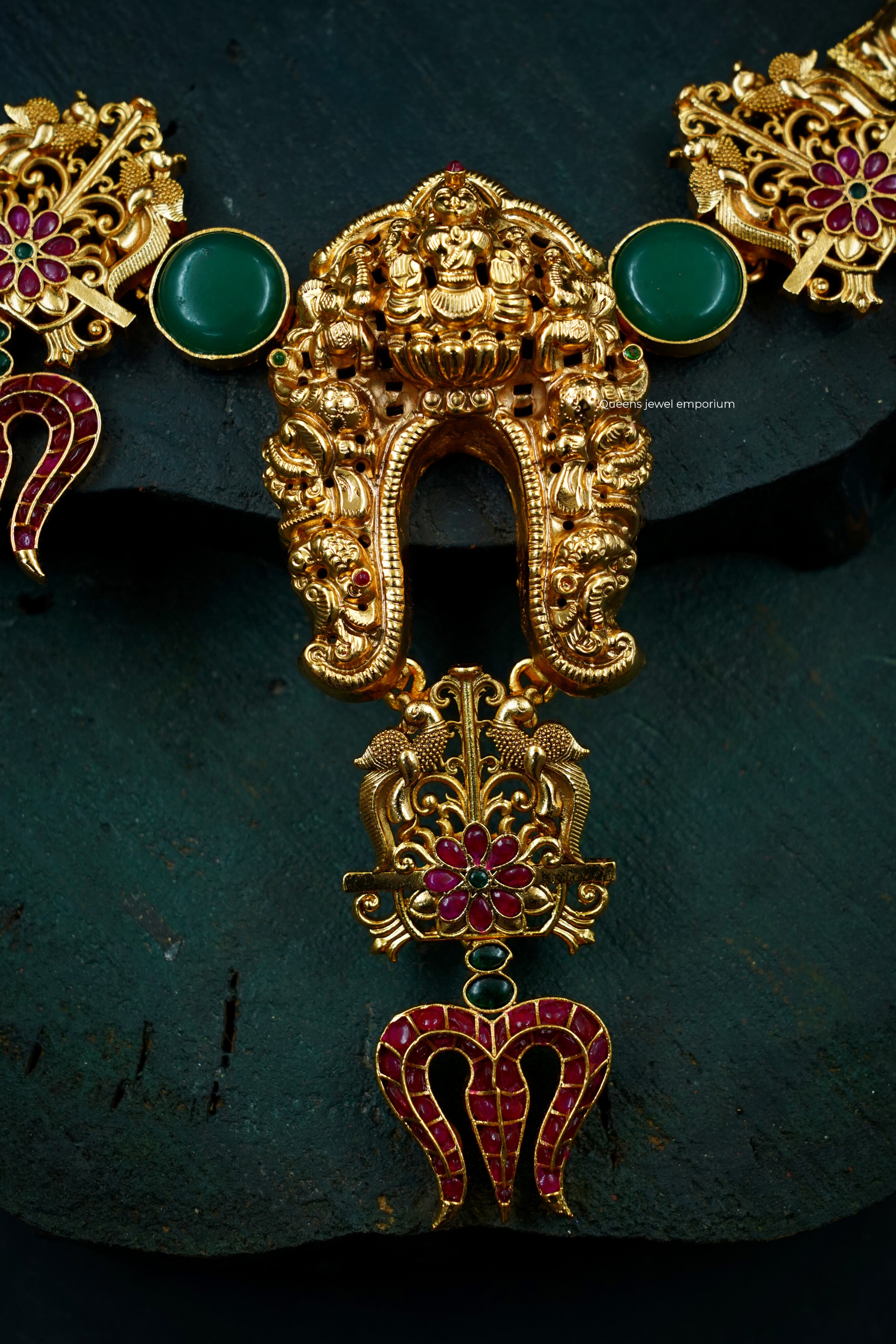 Nagas kizhi motif-Green stone jewellery