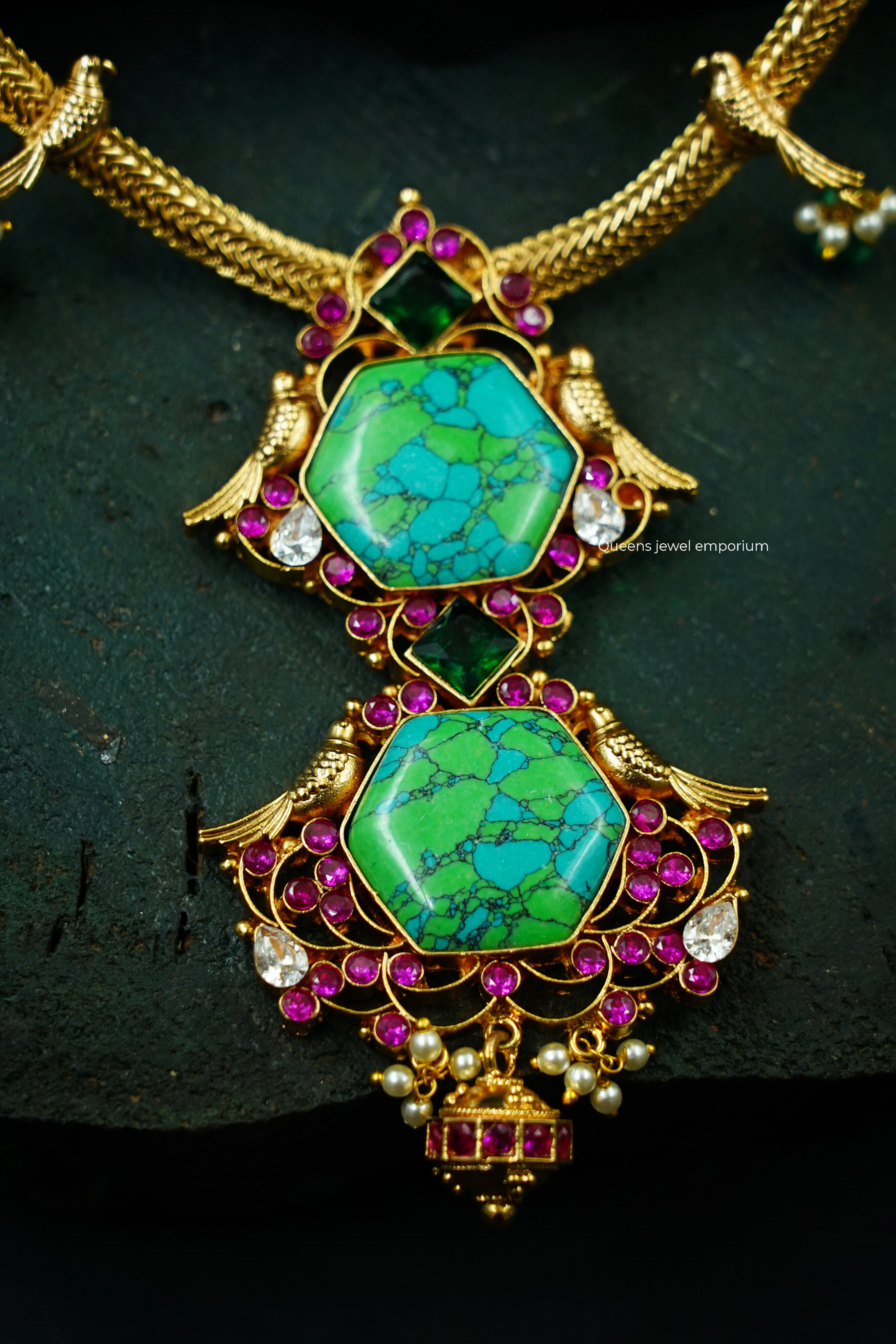 Nagas kizhi pattai chain-Green stone nagas kizhi necklace