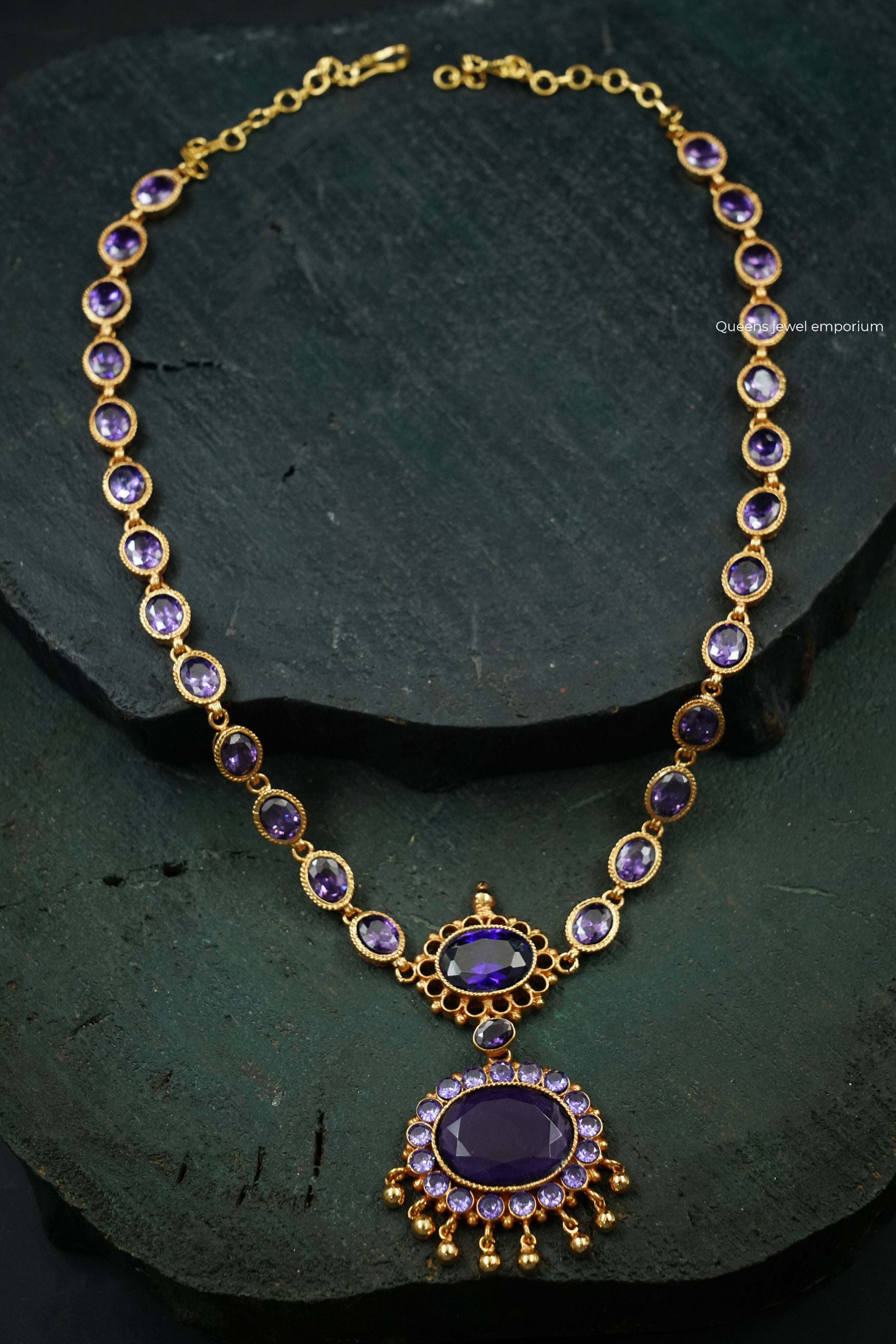 Oval gemstone jewellery-Violet gemstone pendant haram