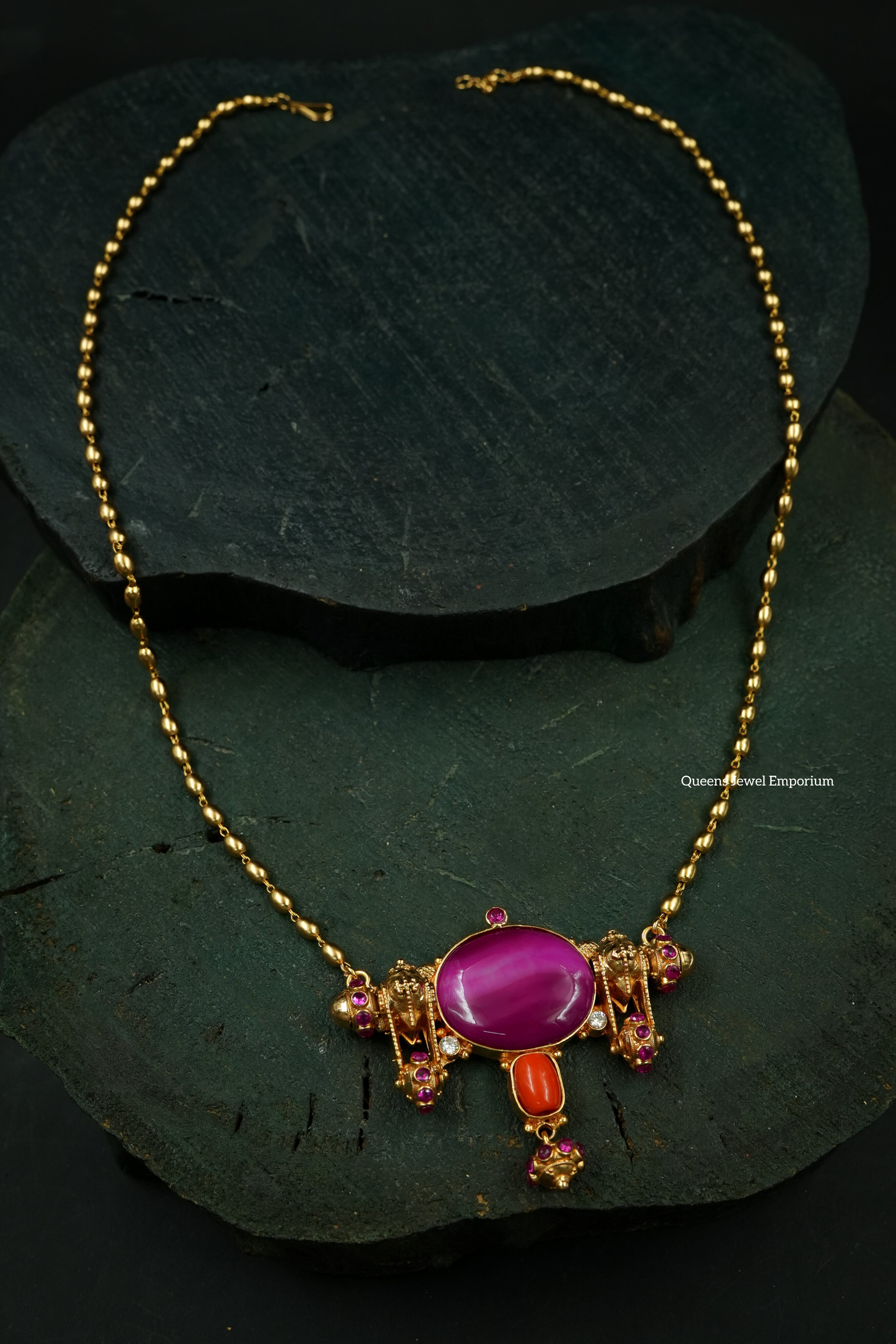 Agate stone pendant-Gold balls haram
