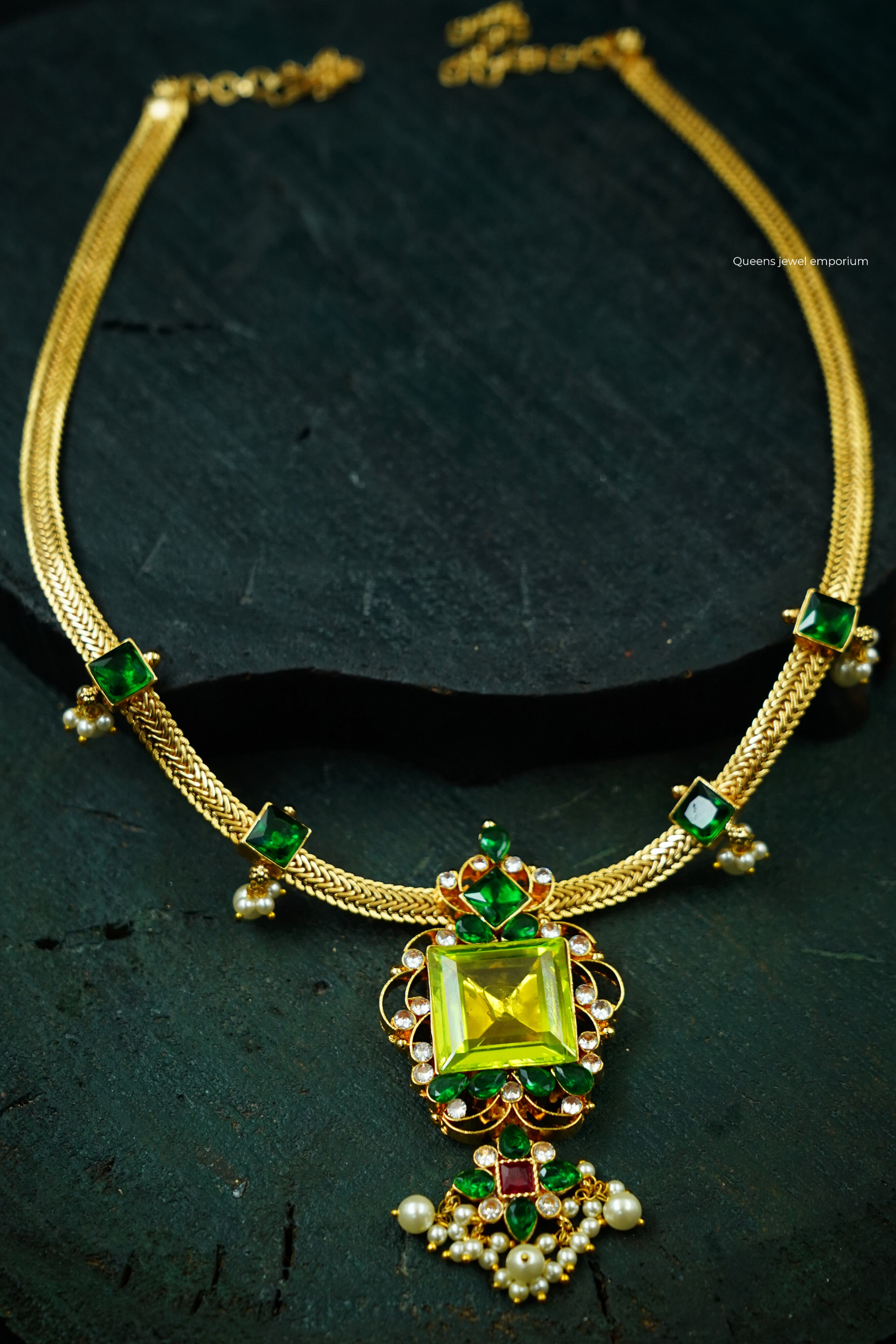 Floral zircon pendant design-Pearl hanging necklace