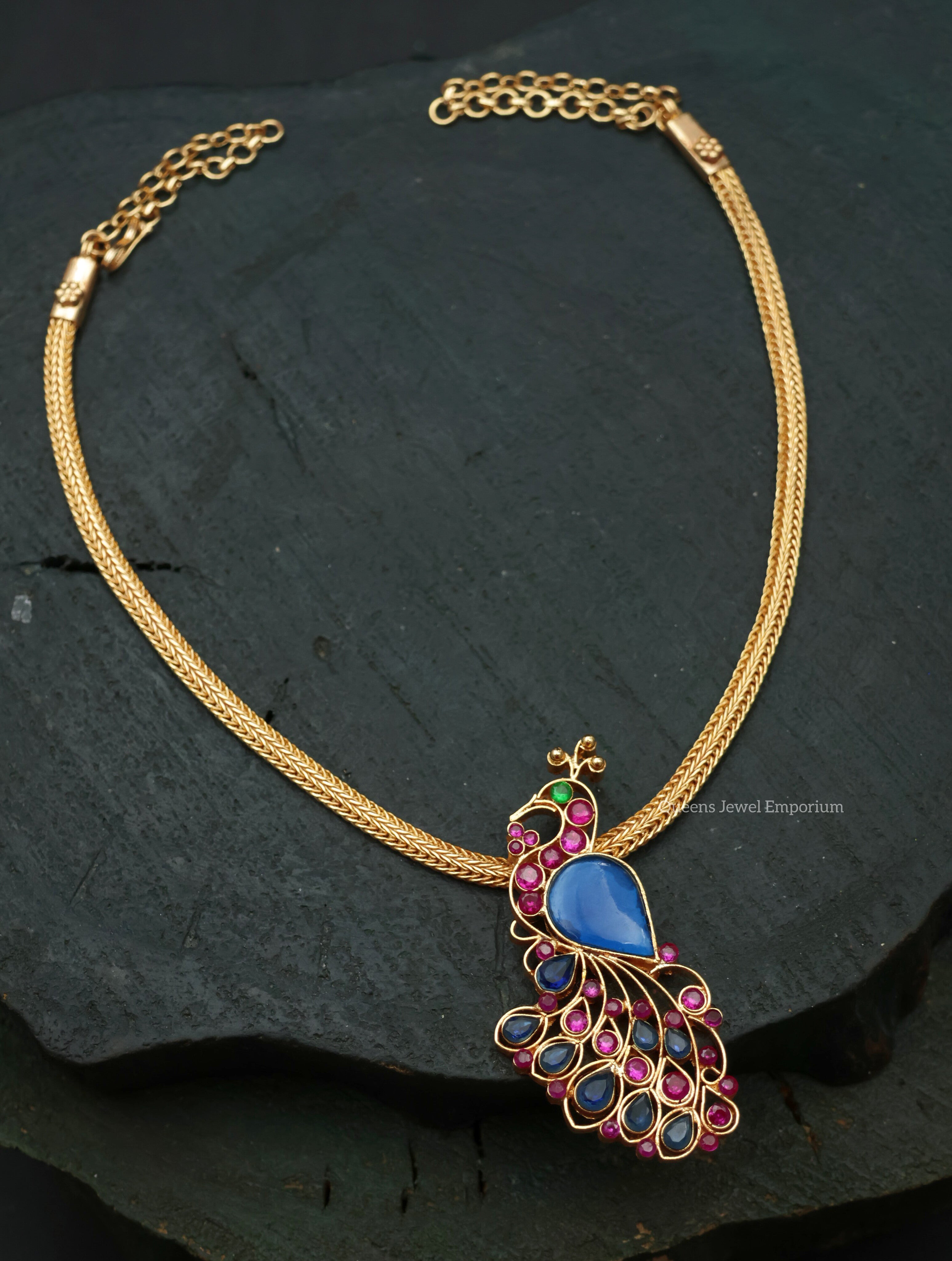 Peacock motif design pendant with plain chain-Kemp stone pendant