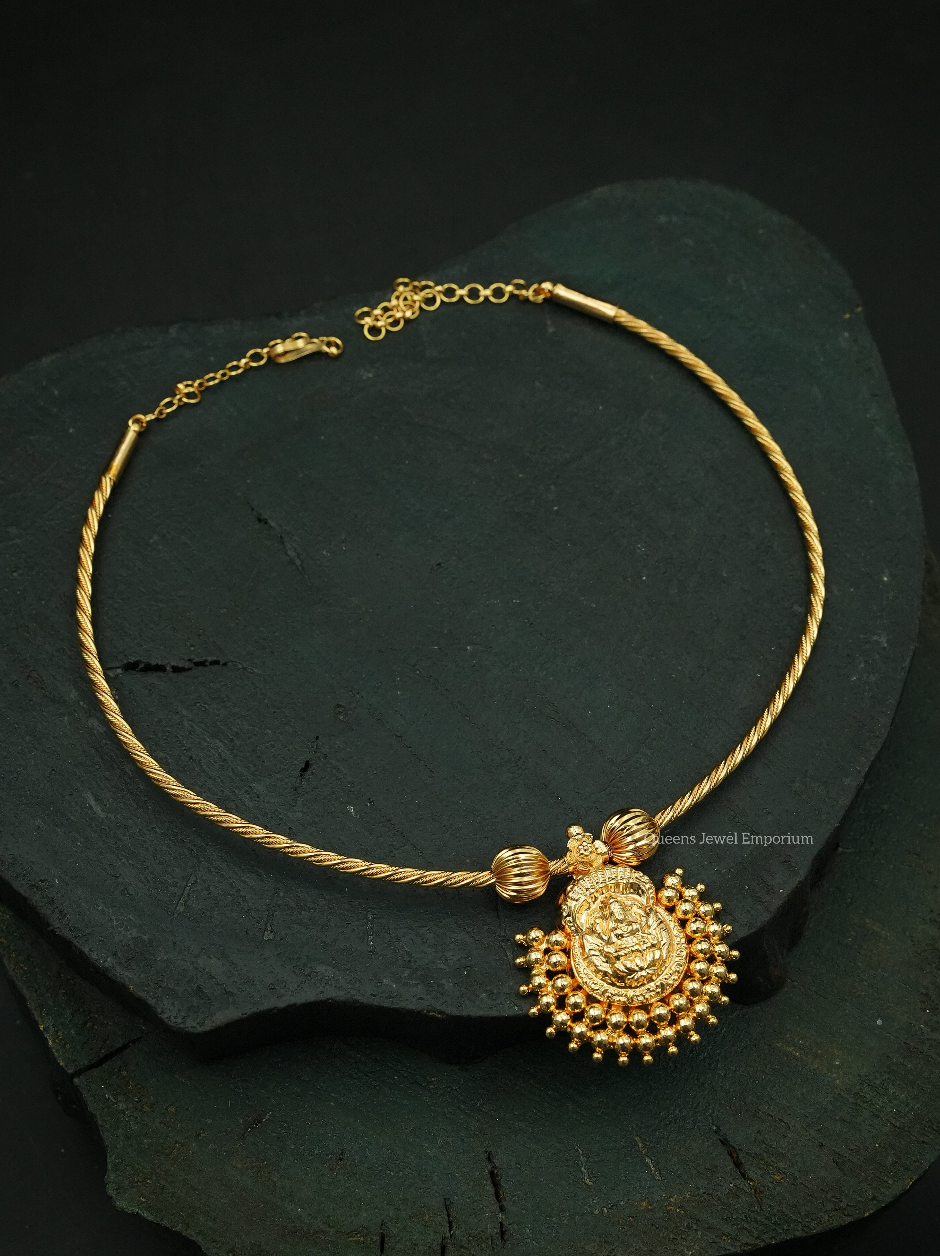 Simple goddess pendant with hasli-Murukku hasli with pendant