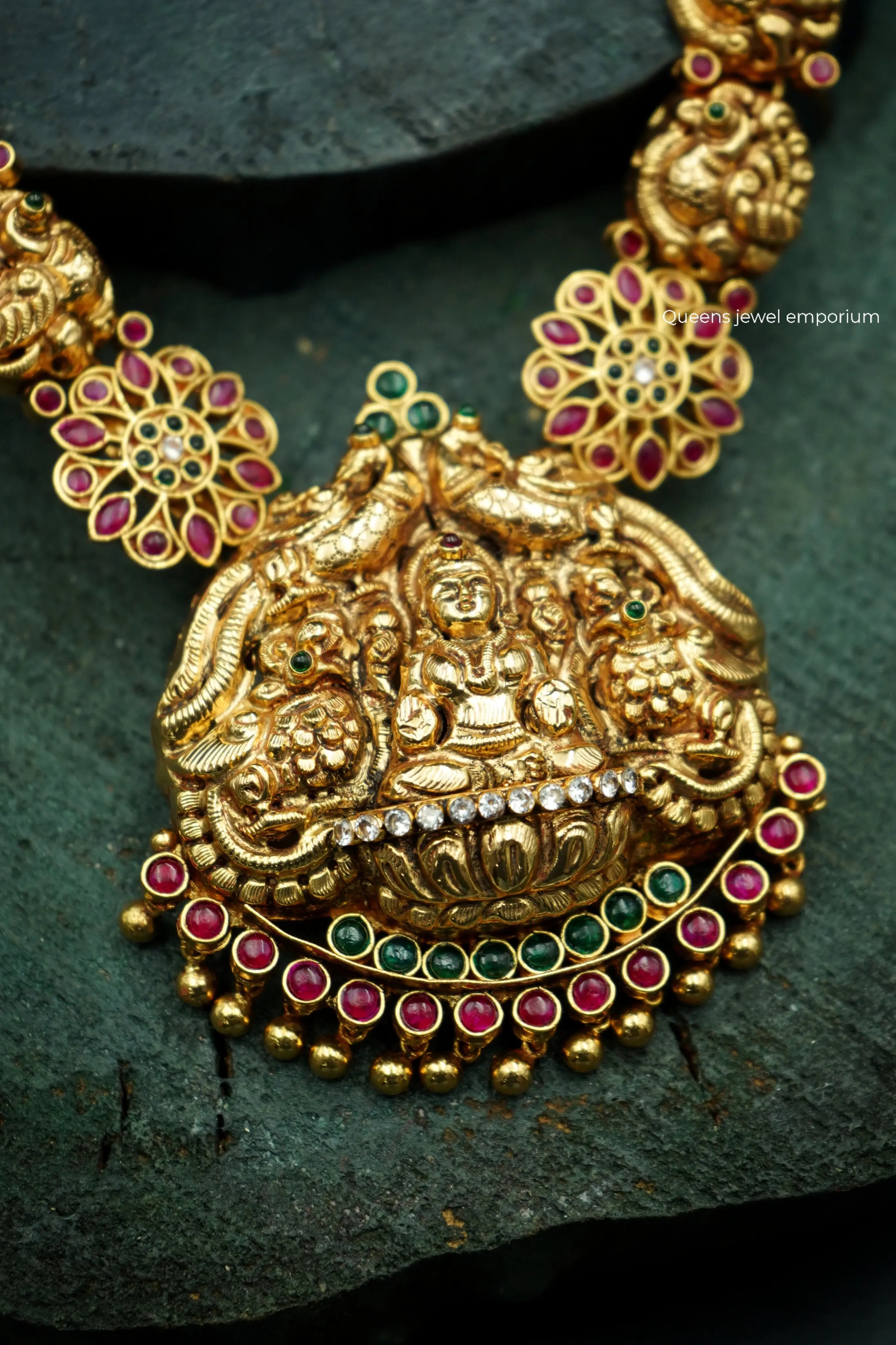 Floral kemp motif haram-Annapakshi lakshmi haram