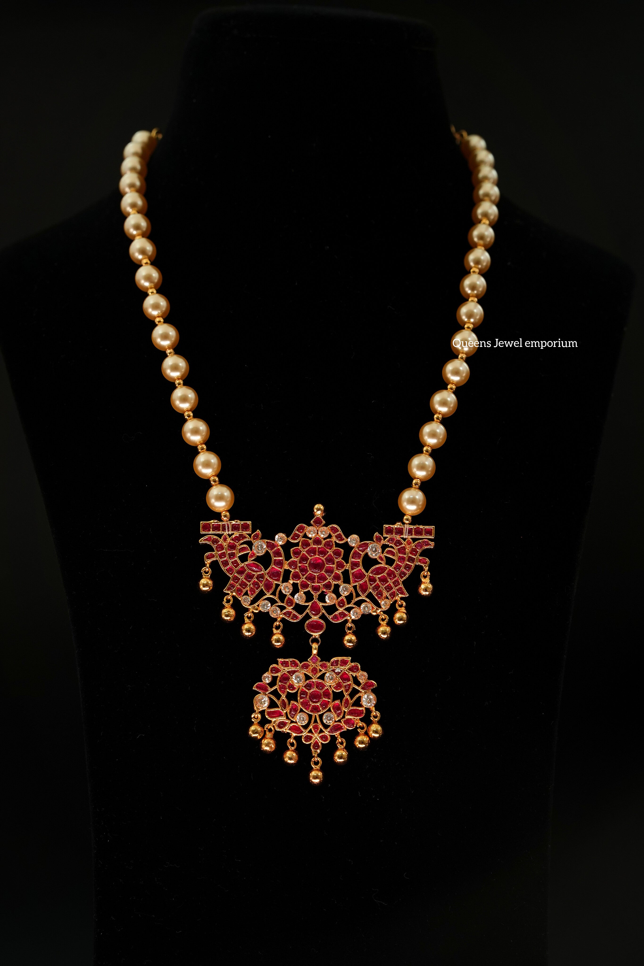 Red kemp stone-Gold ball hangings