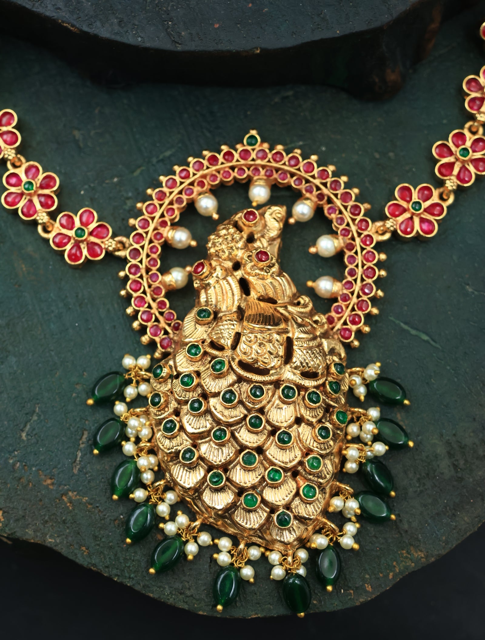 Nagas peacock design pendant-Kemp stone haram