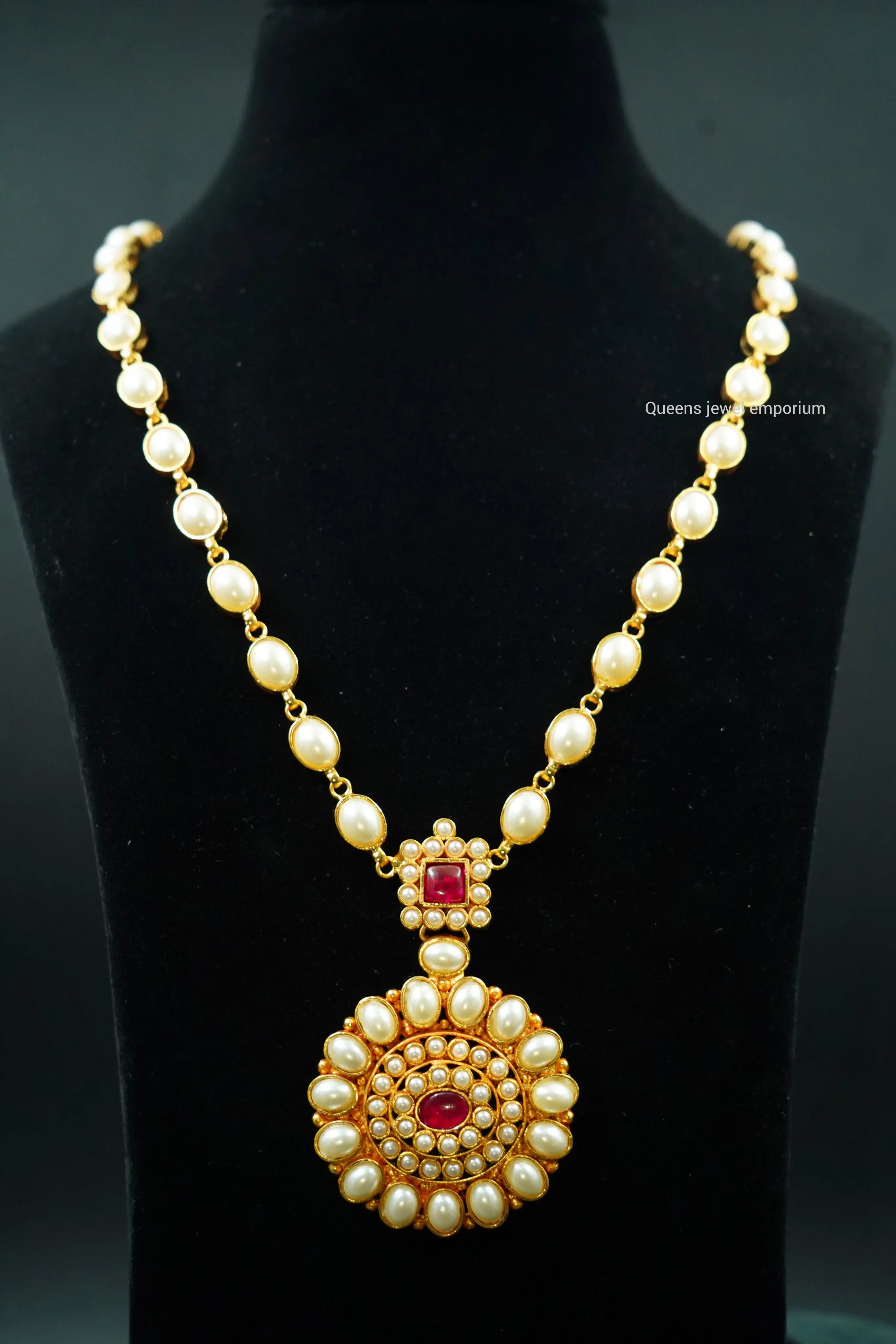 Elegant jewellery-Pearl detail haram