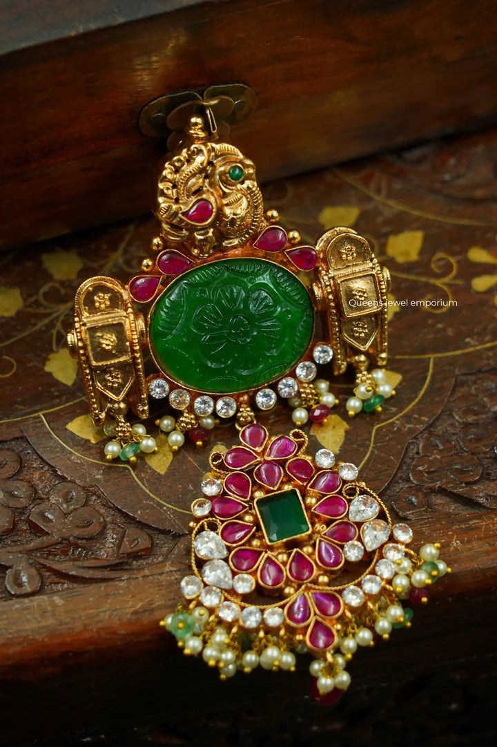 Classic pendant for sarees-Green jade stone pendant