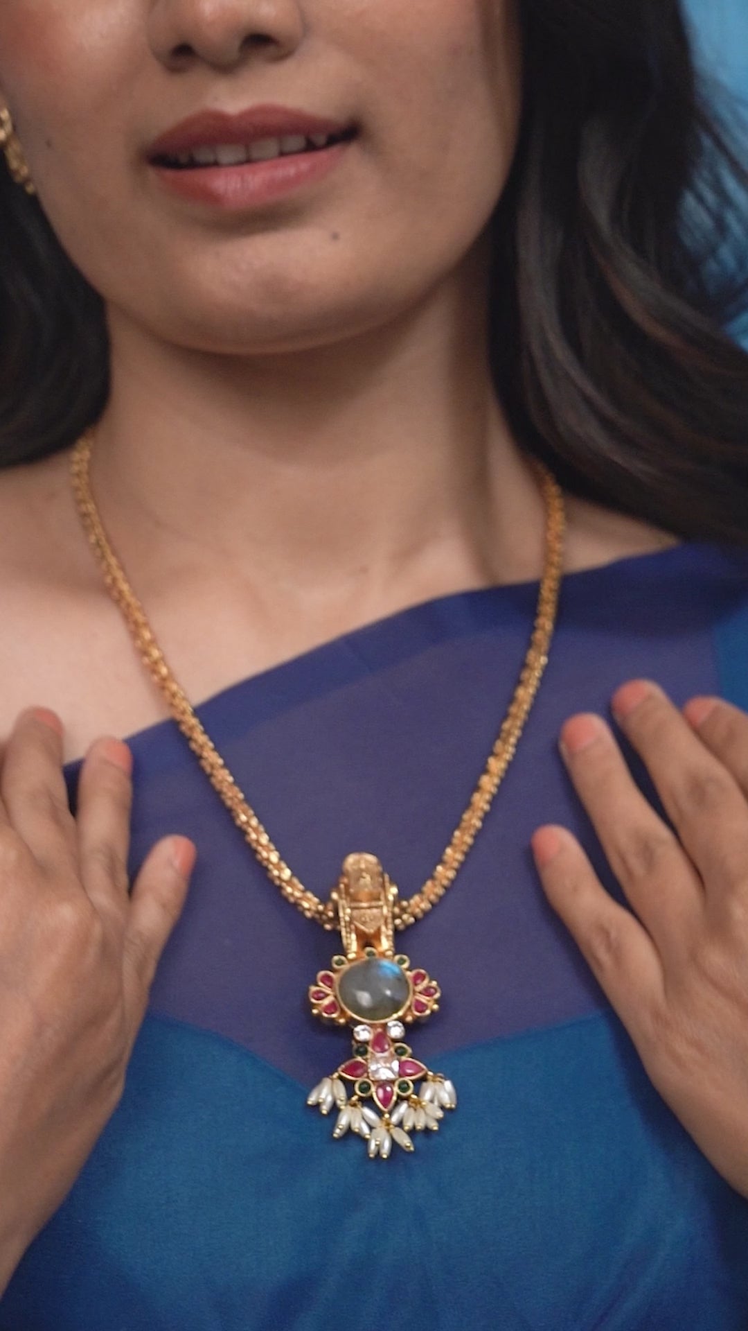 Chaarvi Pendant