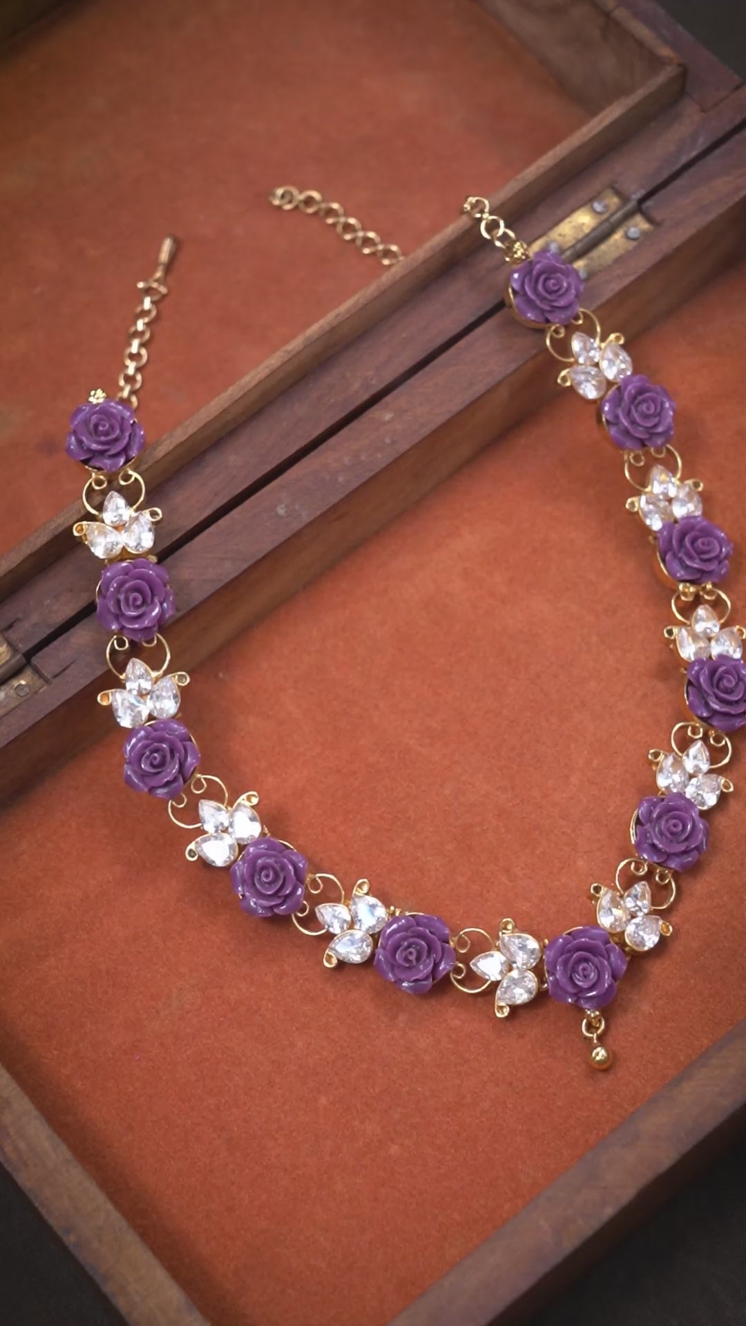 Hasini - Rose Necklace Purple