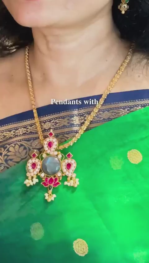 Vedhira Pendant
