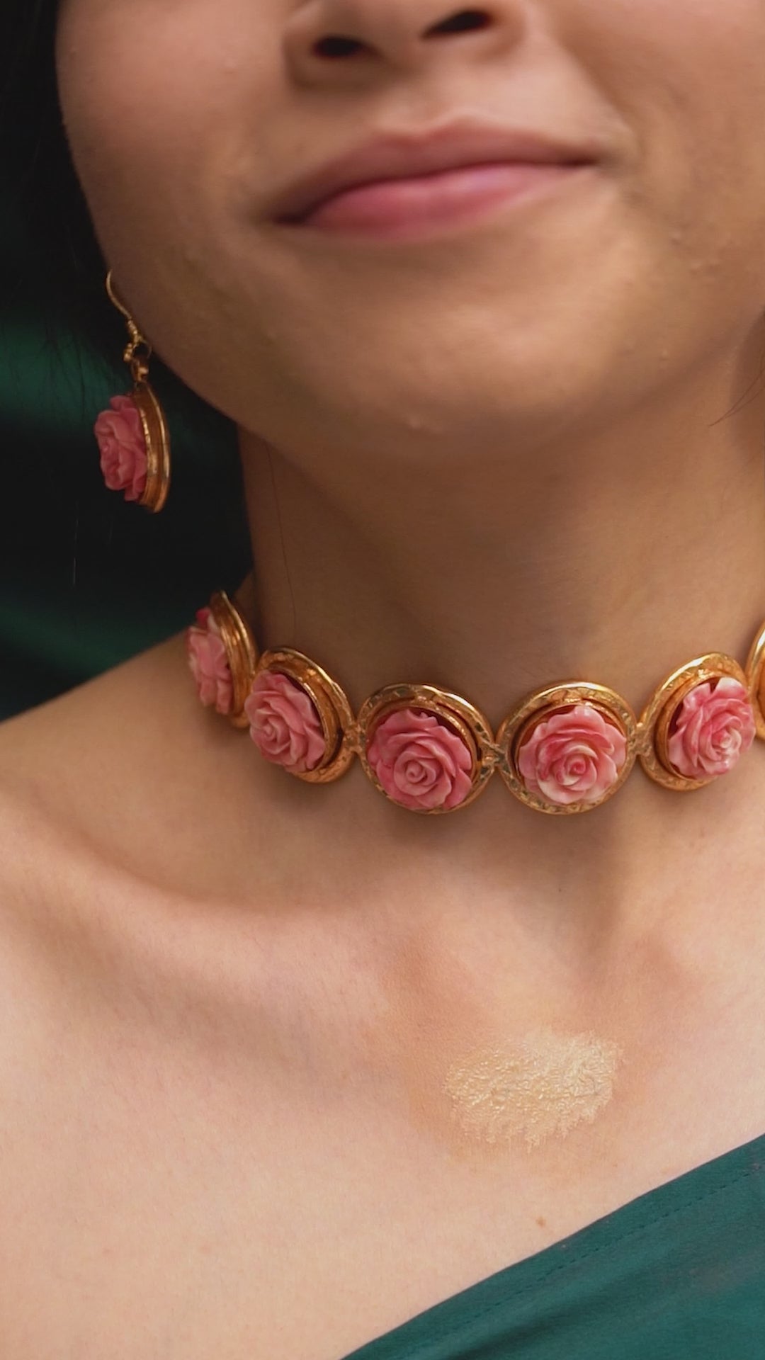 KARTHIKA - ROSE CHOKER