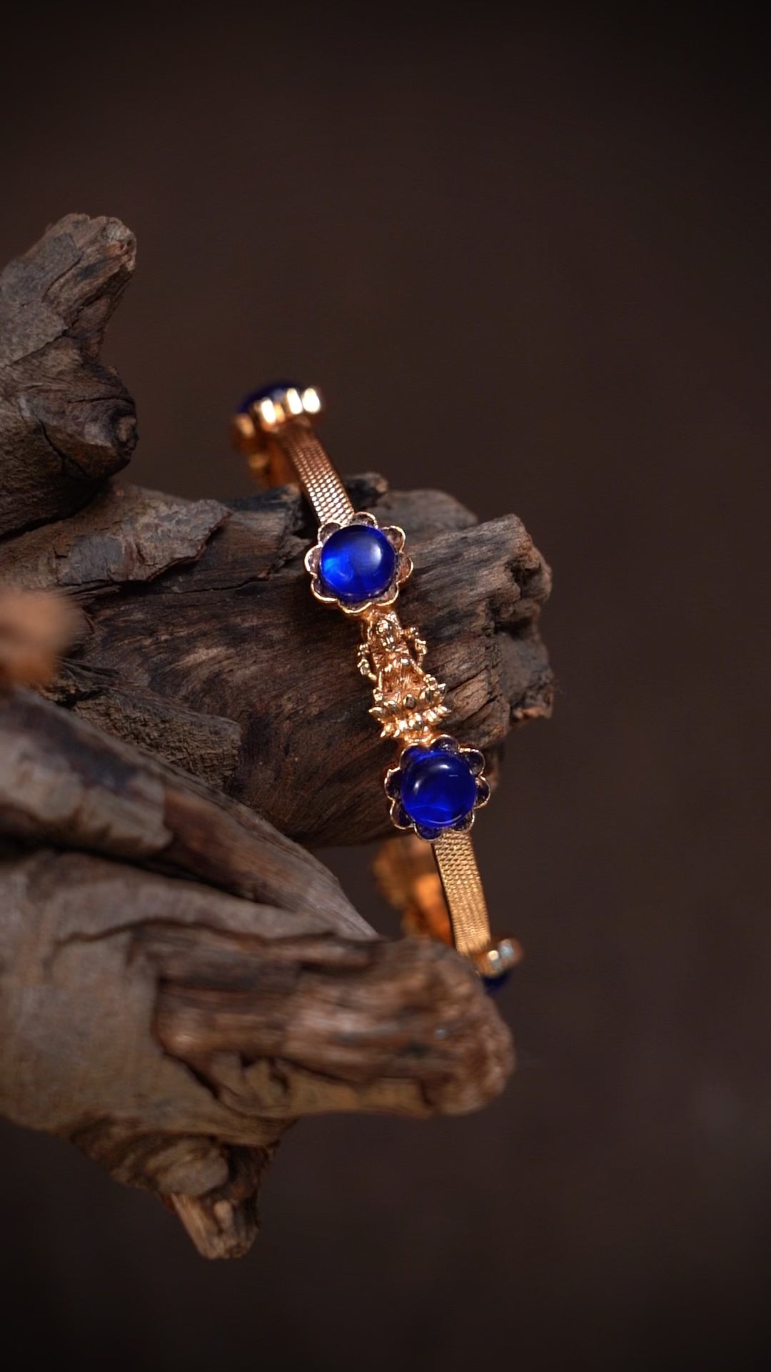 Kavinaya Floral Bangle