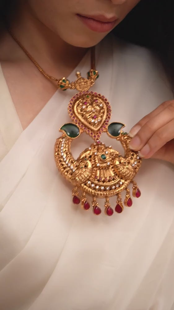 VIDHULIKLA NECKLACE