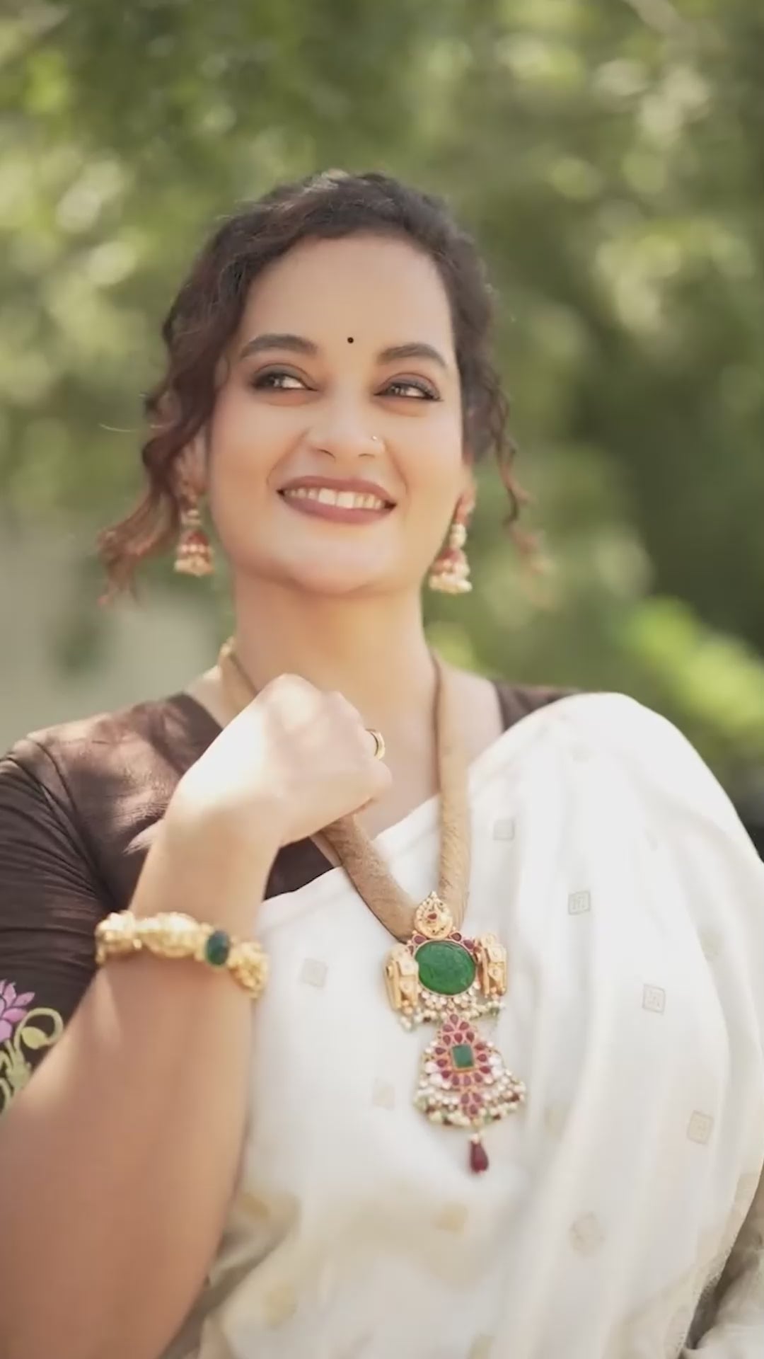 Classic pendant for sarees-Green jade stone pendant