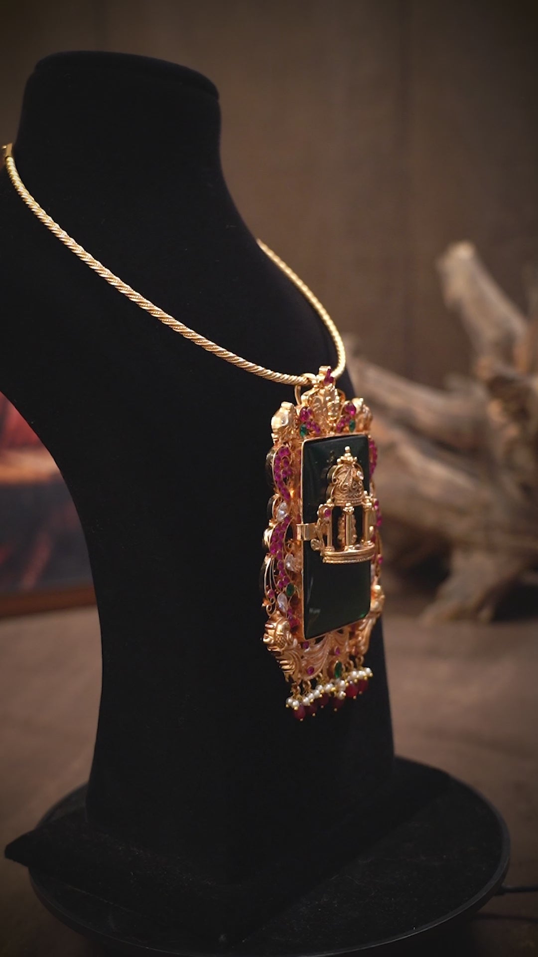 Samrajni Royal Pendant