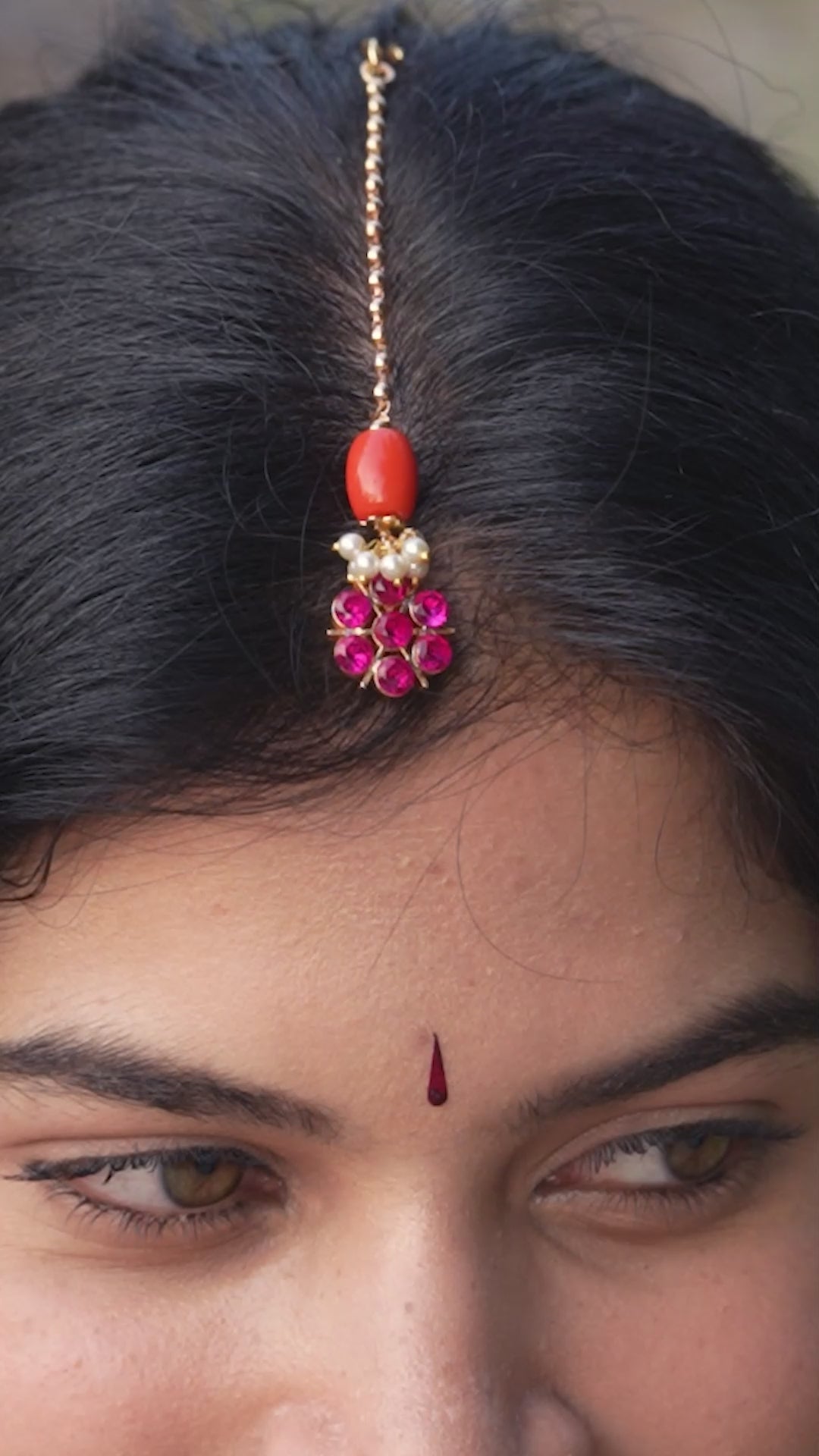 Ezhil Hair Tikka