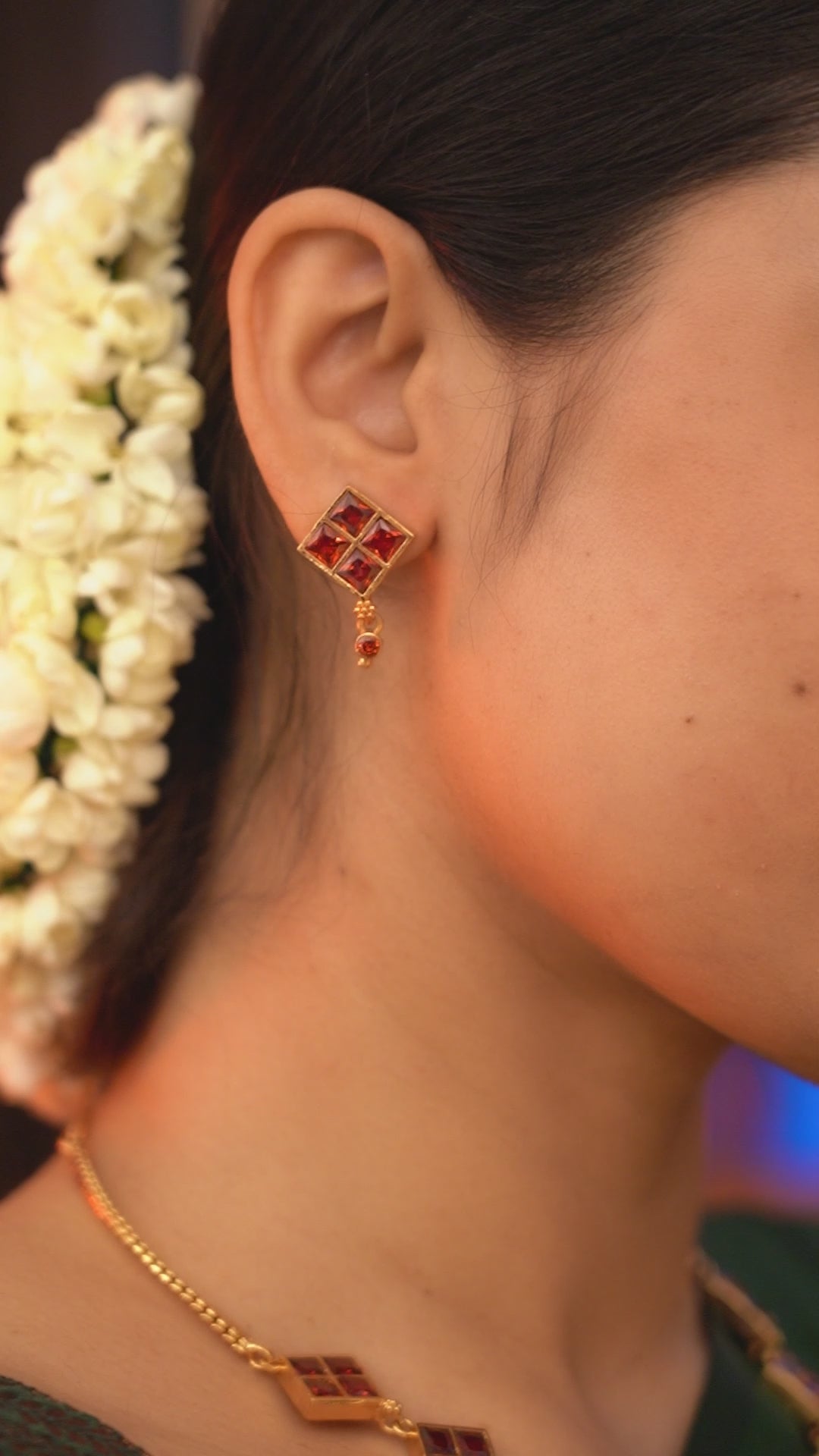 Madhuram Thean Koodu Earring
