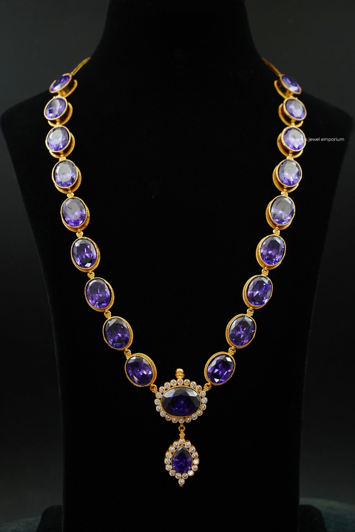 Elegant jewellery-Oval stone haram