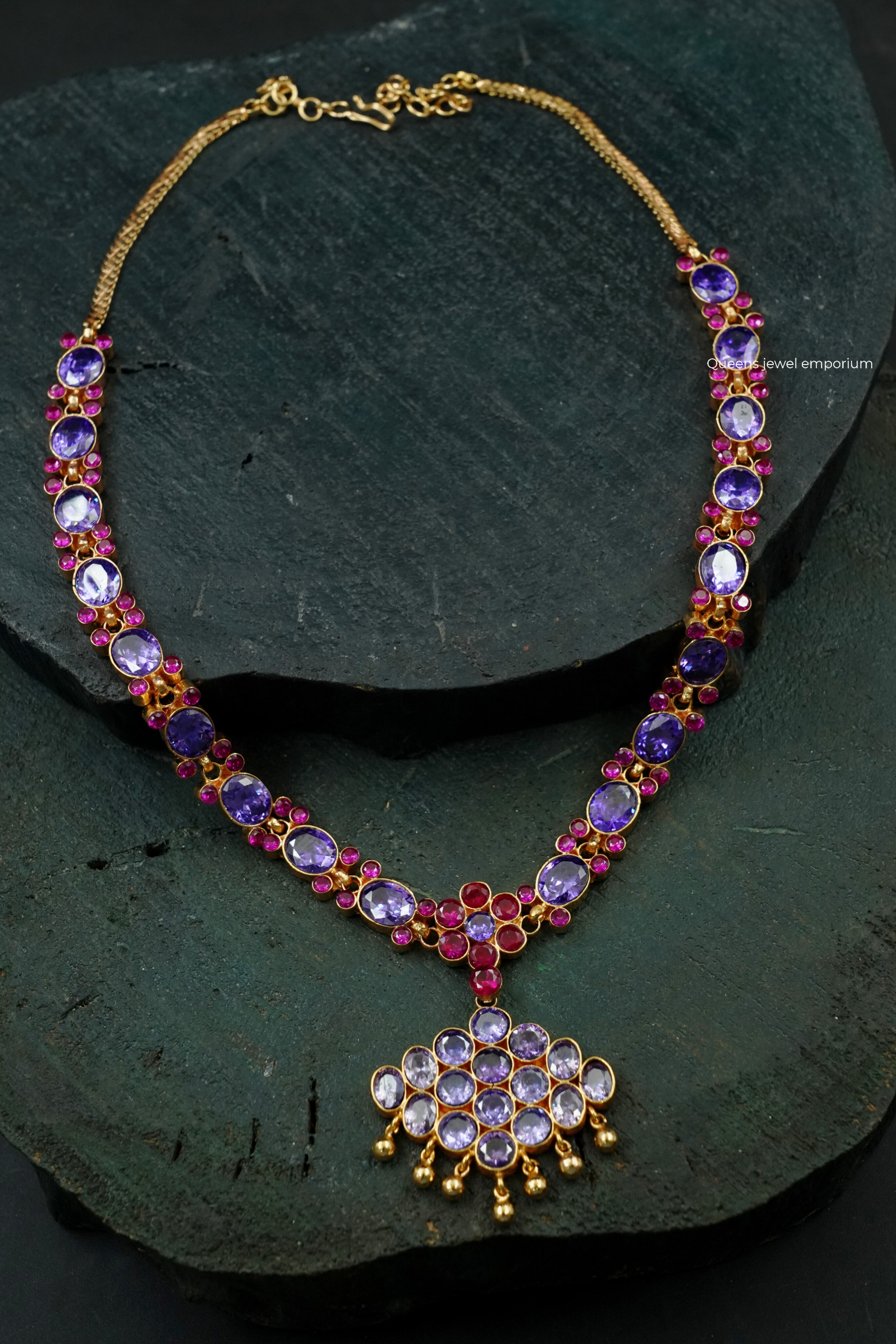 Oval stone jewellery-Jewellery with pink stone