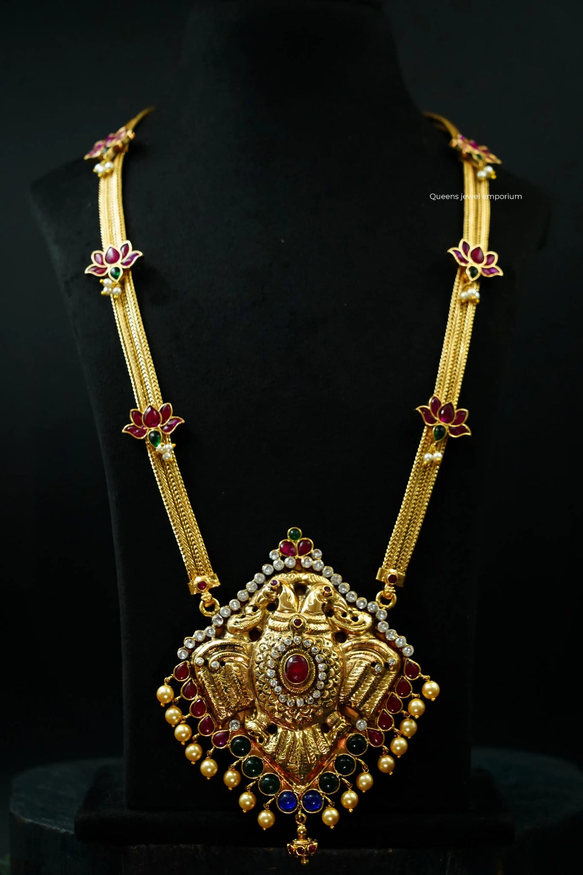Red green blue kemp-Lotus motif haram with pendant