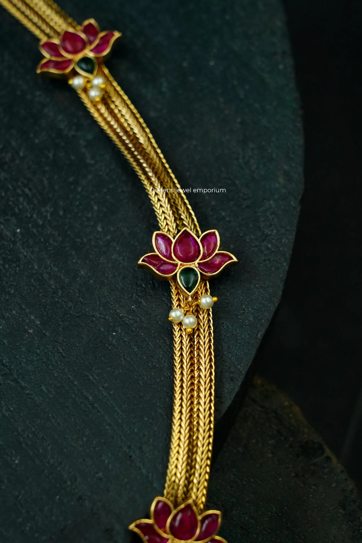 Vishnu nagas pendant haram-Red green kemp stone pendant